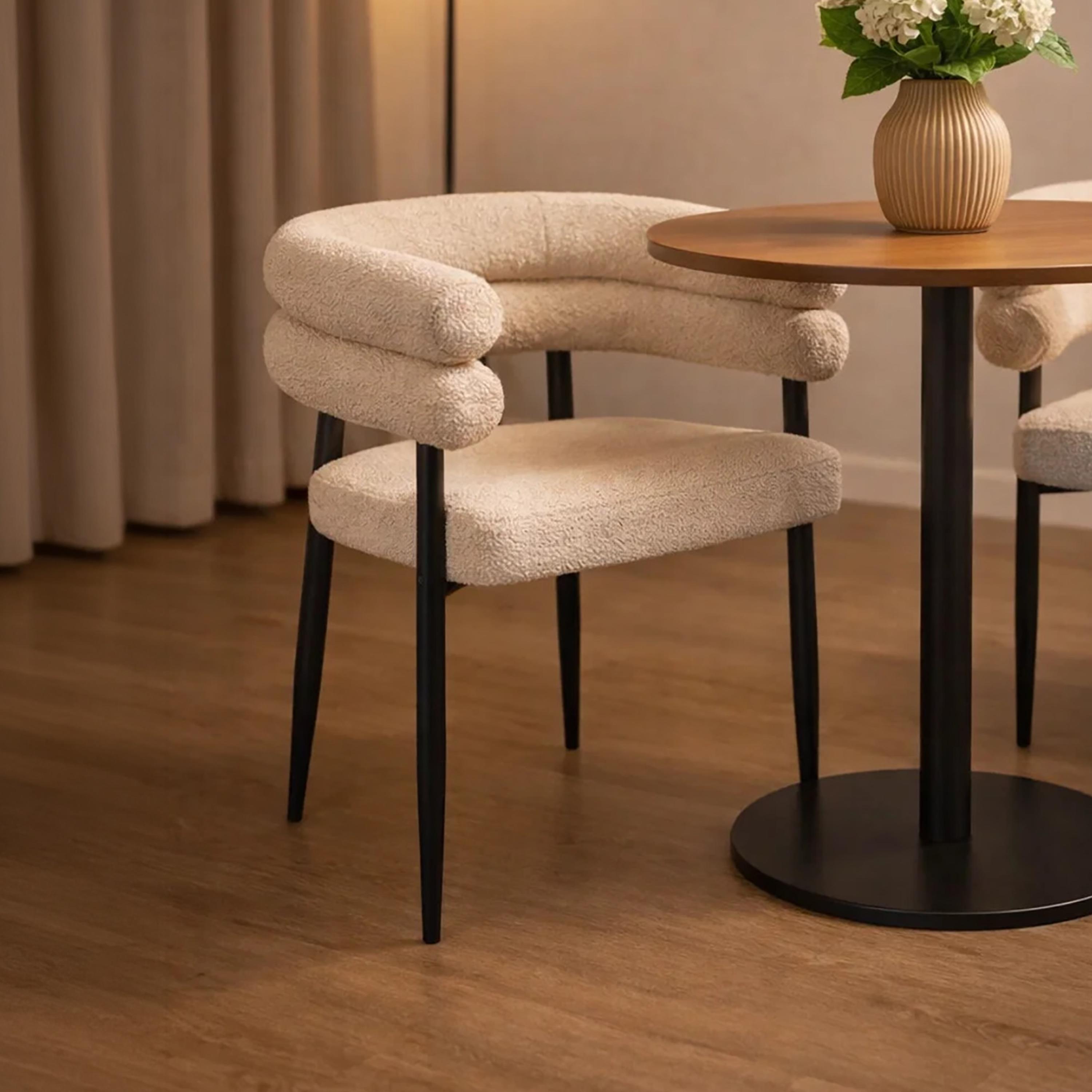 كرسي بذراع منحنية من ماريا هومز-furniture-sofaandseating-armchairs-image-2