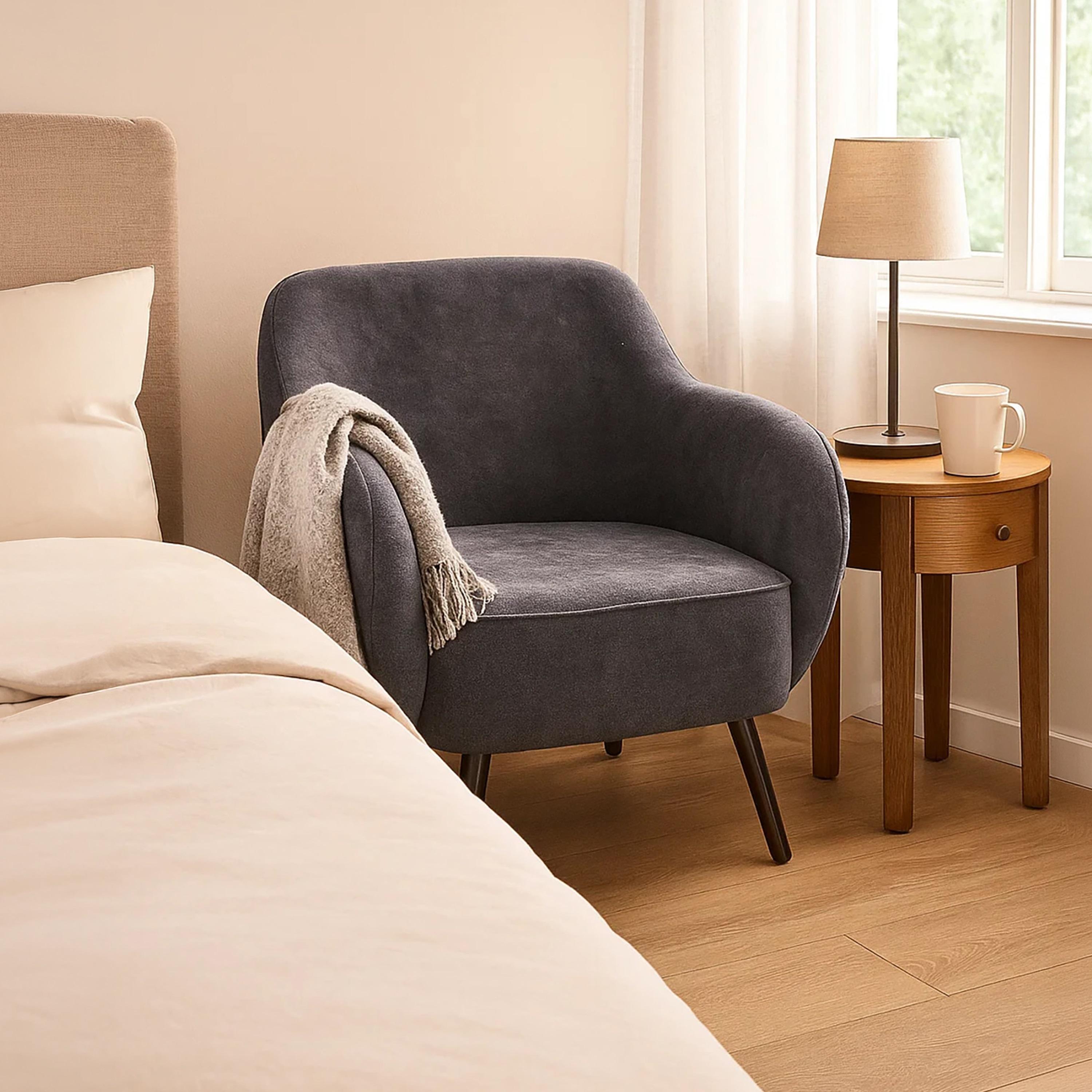 كرسي بذراعين مبطن من ماريا هومز-furniture-sofaandseating-armchairs-image-3