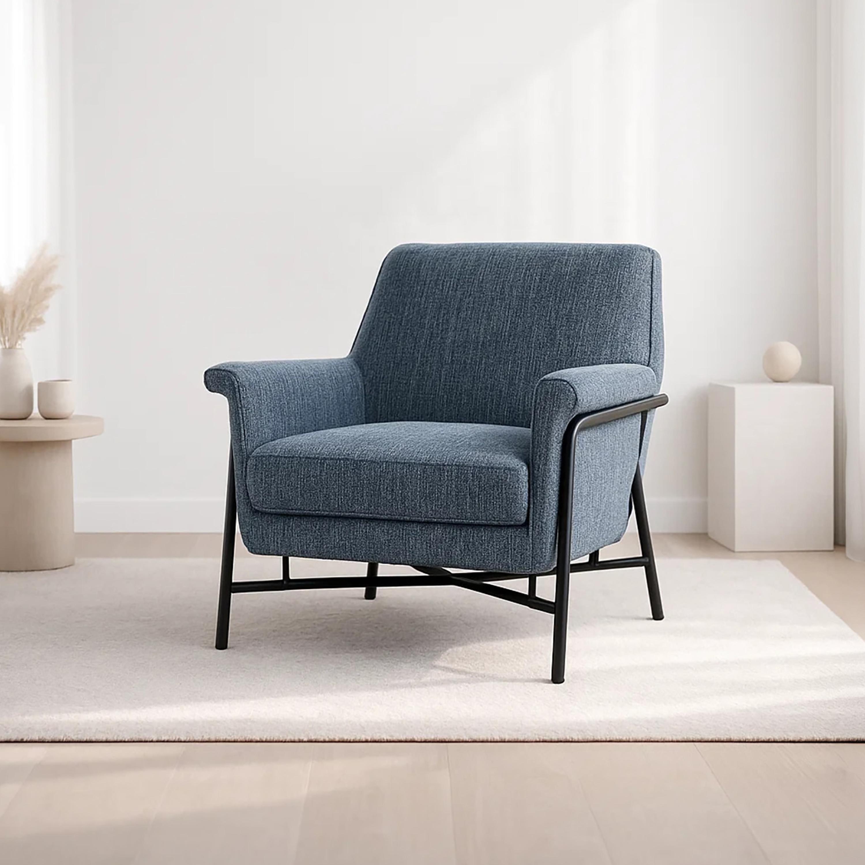 كرسي بذراعين مبطن من ماريا هومز-furniture-sofaandseating-armchairs-image-1