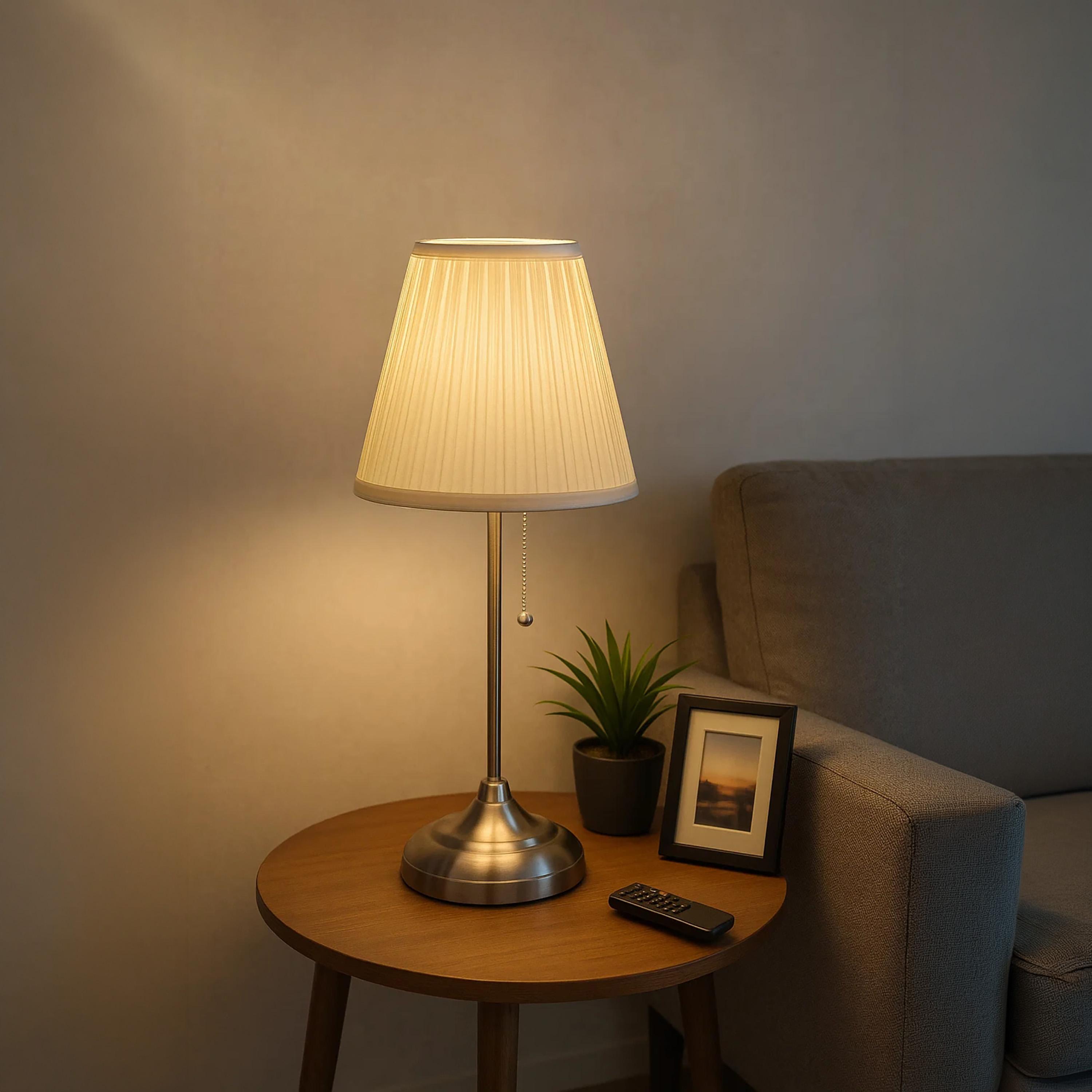 مصباح طاولة معدني كلاسيكي بغطاء قماش مكشكش من ماريا هومز-household-lighting-tableanddesklamps-image-4
