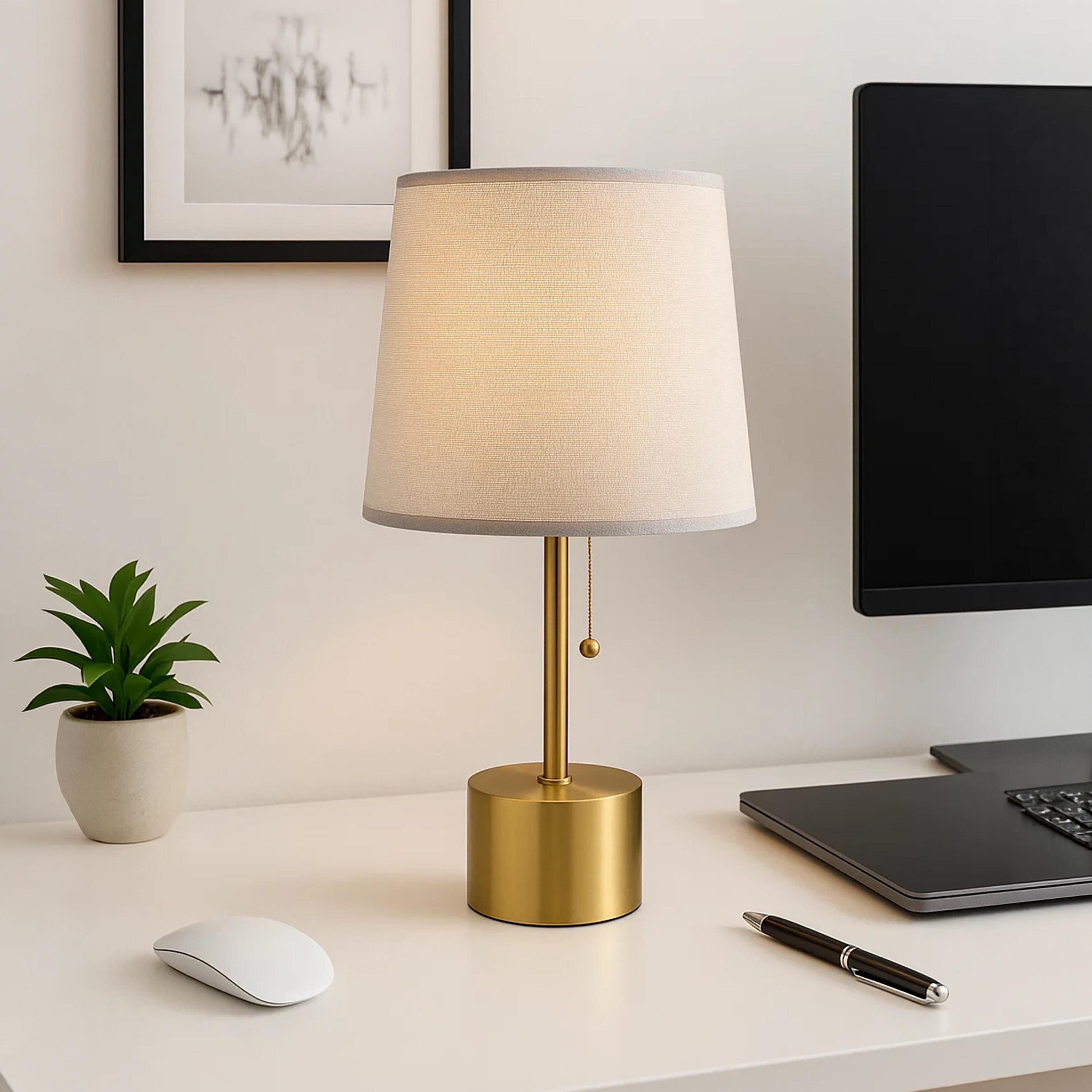 مصباح طاولة أنيق باللون الذهبي وغطاء قماشي بملمس مميز من ماريا هومز-household-lighting-tableanddesklamps-image-1