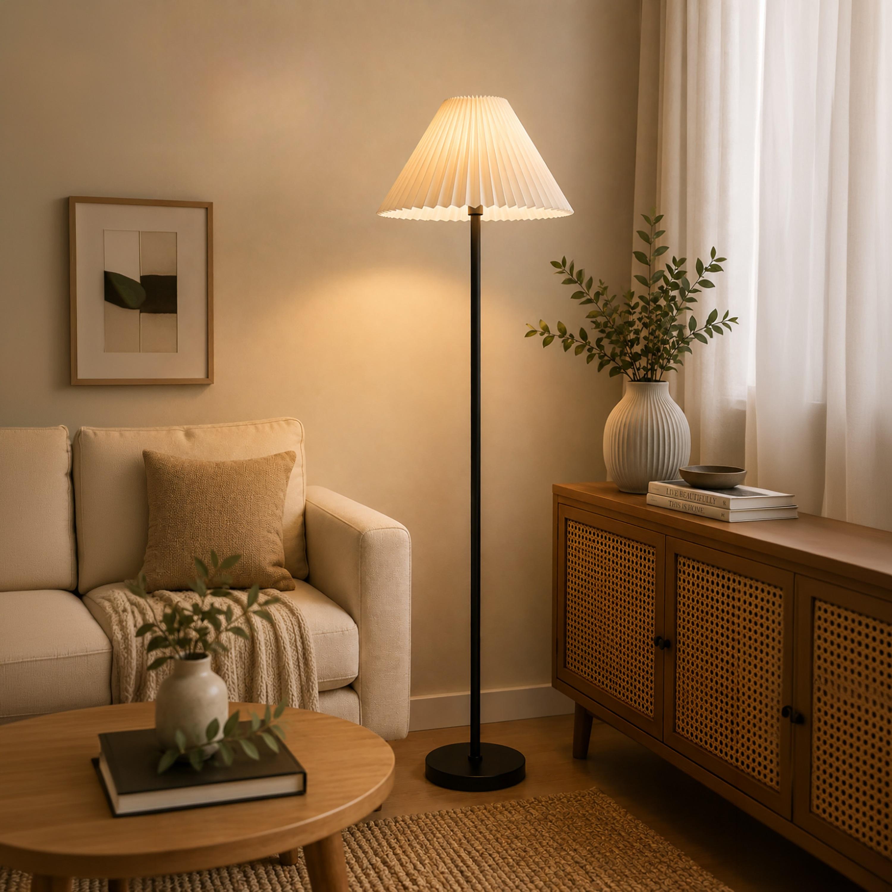 مصباح أرضي أنيق نحيف بغطاء مخروطي مكشكش من ماريا هومز-household-lighting-floorlamps-image-1