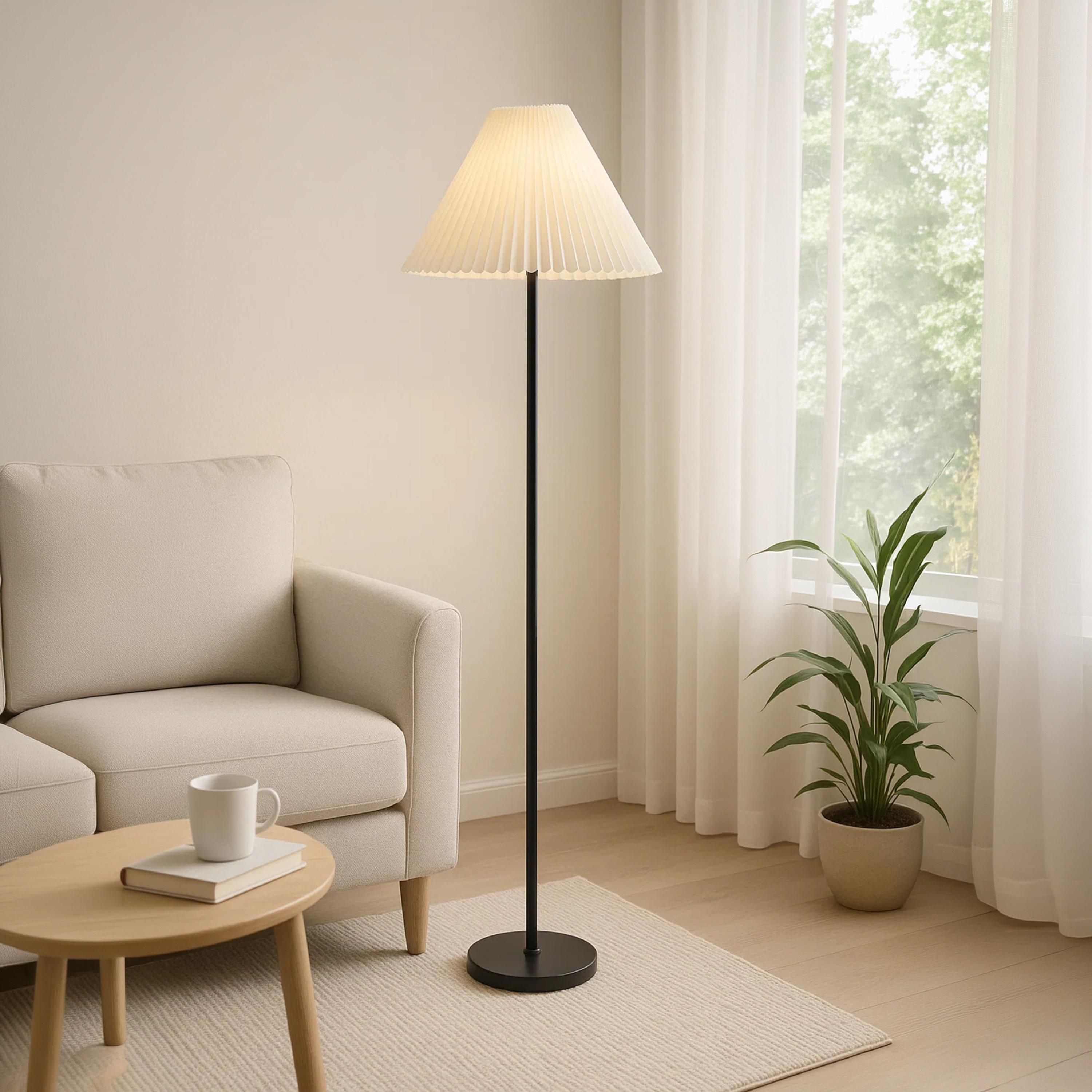 مصباح أرضي أنيق نحيف بغطاء مخروطي مكشكش من ماريا هومز-household-lighting-floorlamps-image-5