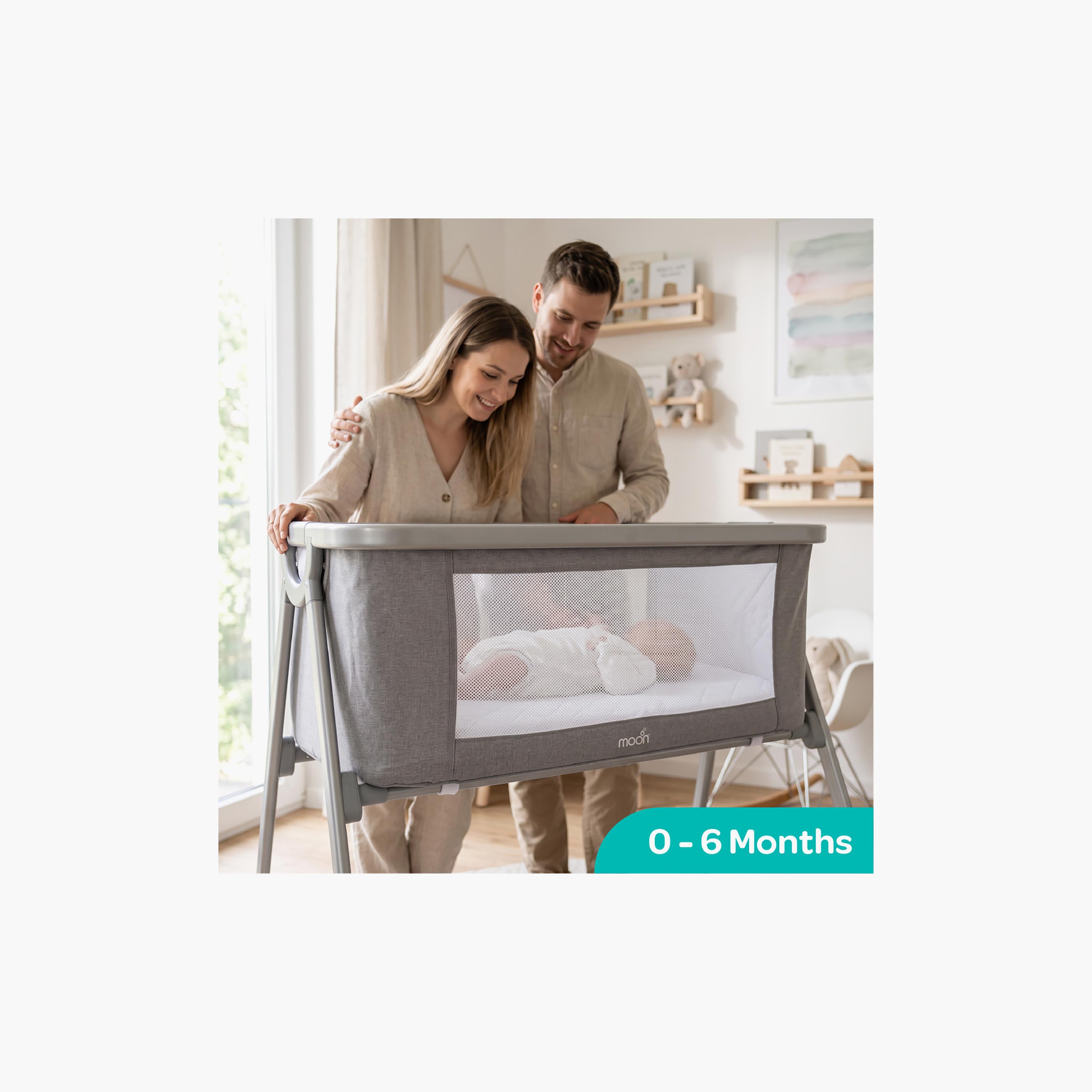سرير أطفال قابل للطي بهيكل ألومنيوم مع مرتبة مبطنة وحقيبة حمل من مون سيرين-baby-nursery-furniture-cribsandbeds-babycribs-image-7