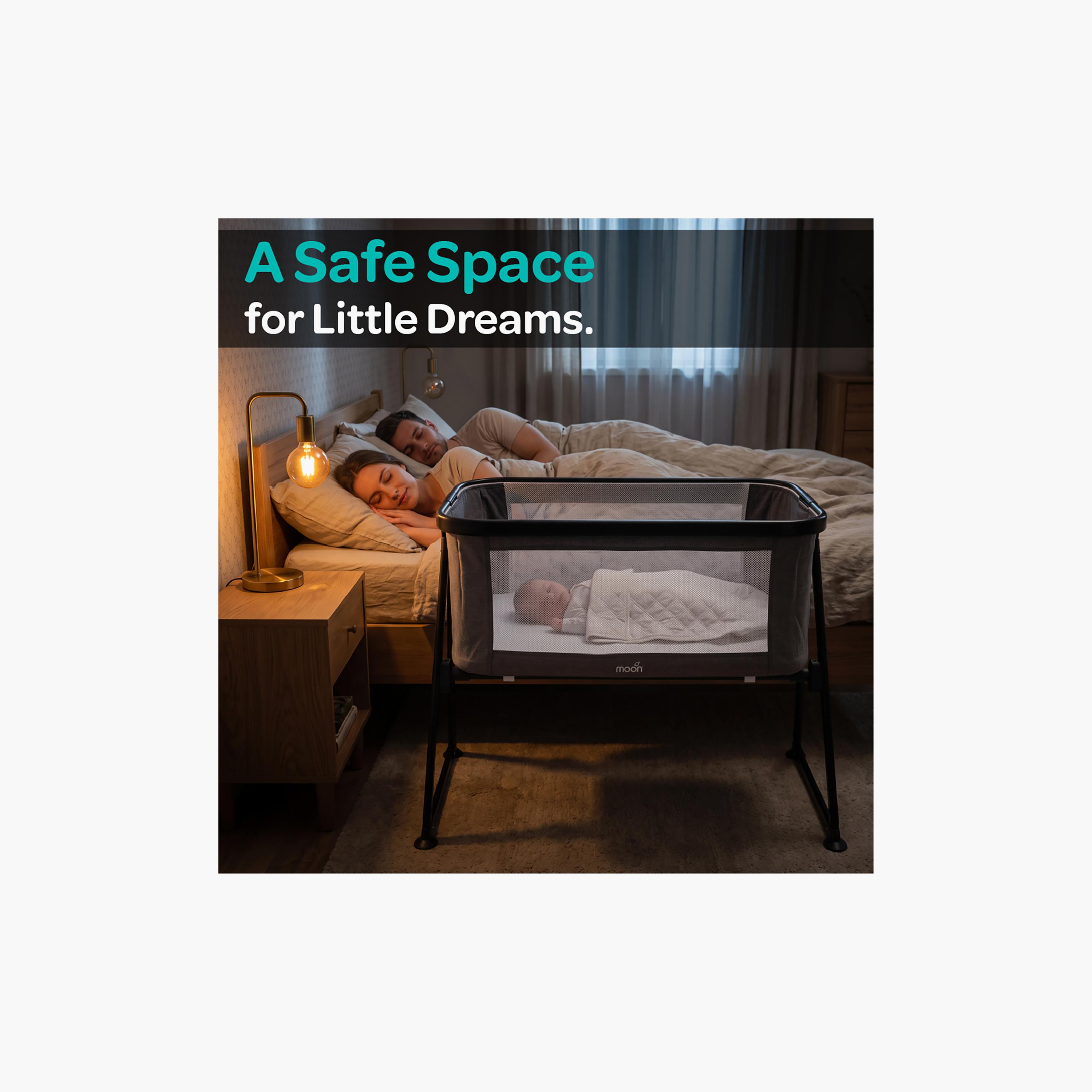 سرير أطفال قابل للطي بهيكل ألومنيوم مع مرتبة مبطنة وحقيبة حمل من مون سيرين-baby-nursery-furniture-cribsandbeds-babycribs-image-8