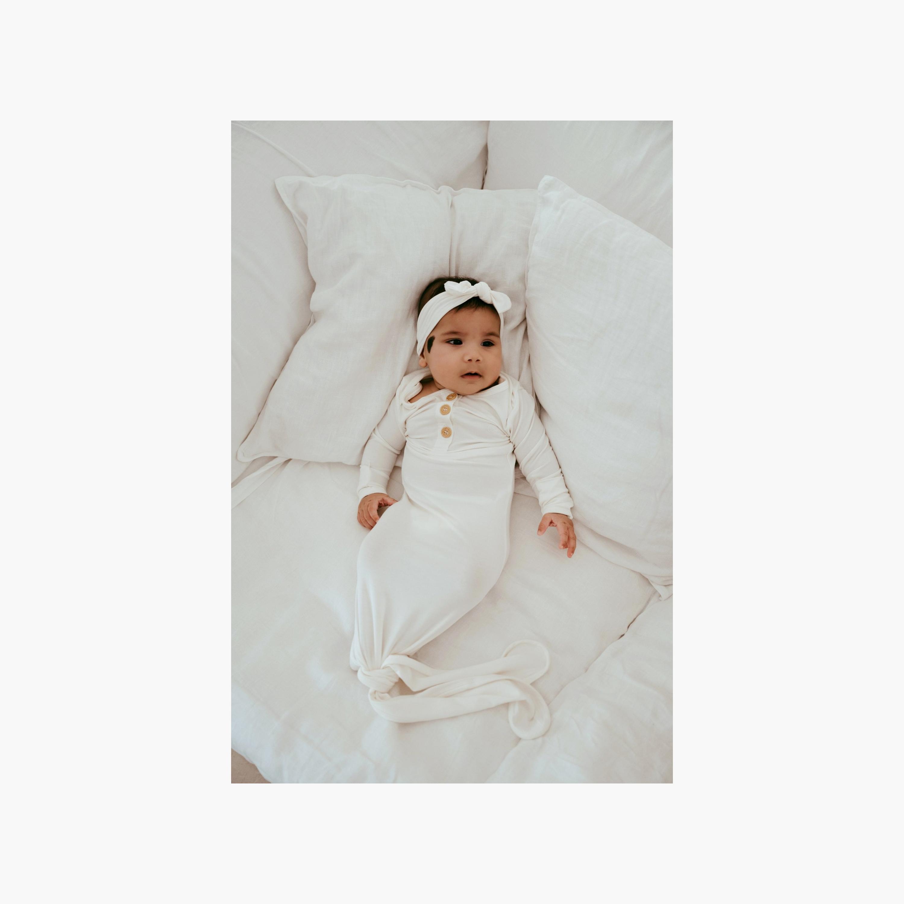 طقم قطعتين ثوب نوم بعقدة وقبعة بيني للأطفال من أنفي بيبي-baby-girls-clothing-nightwear-sleepsuits-image-4