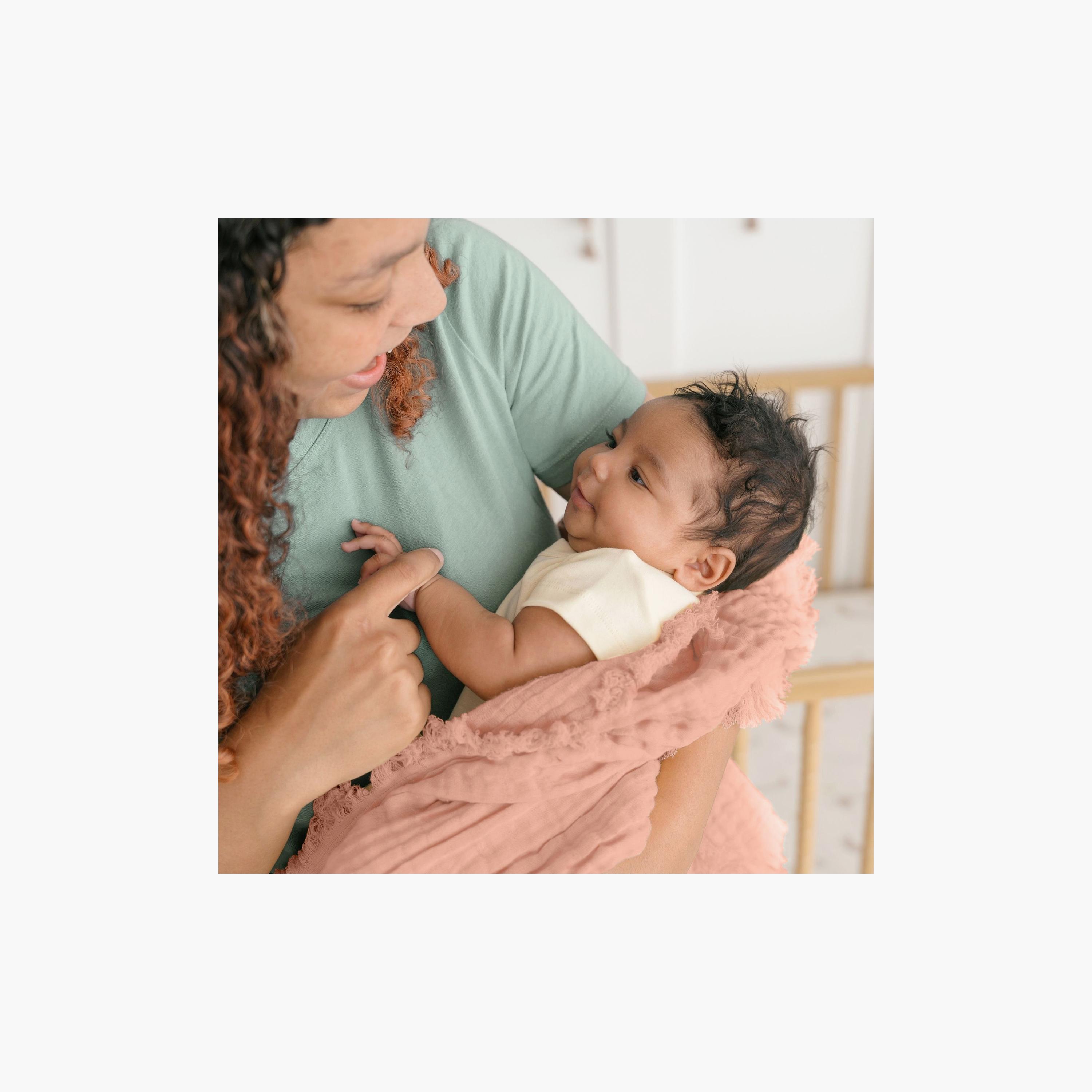 بطانية أطفال متعددة الطبقات بملمس مميز من كرين بيبي-baby-nursery-blanketsandswaddles-receivingblankets-image-4