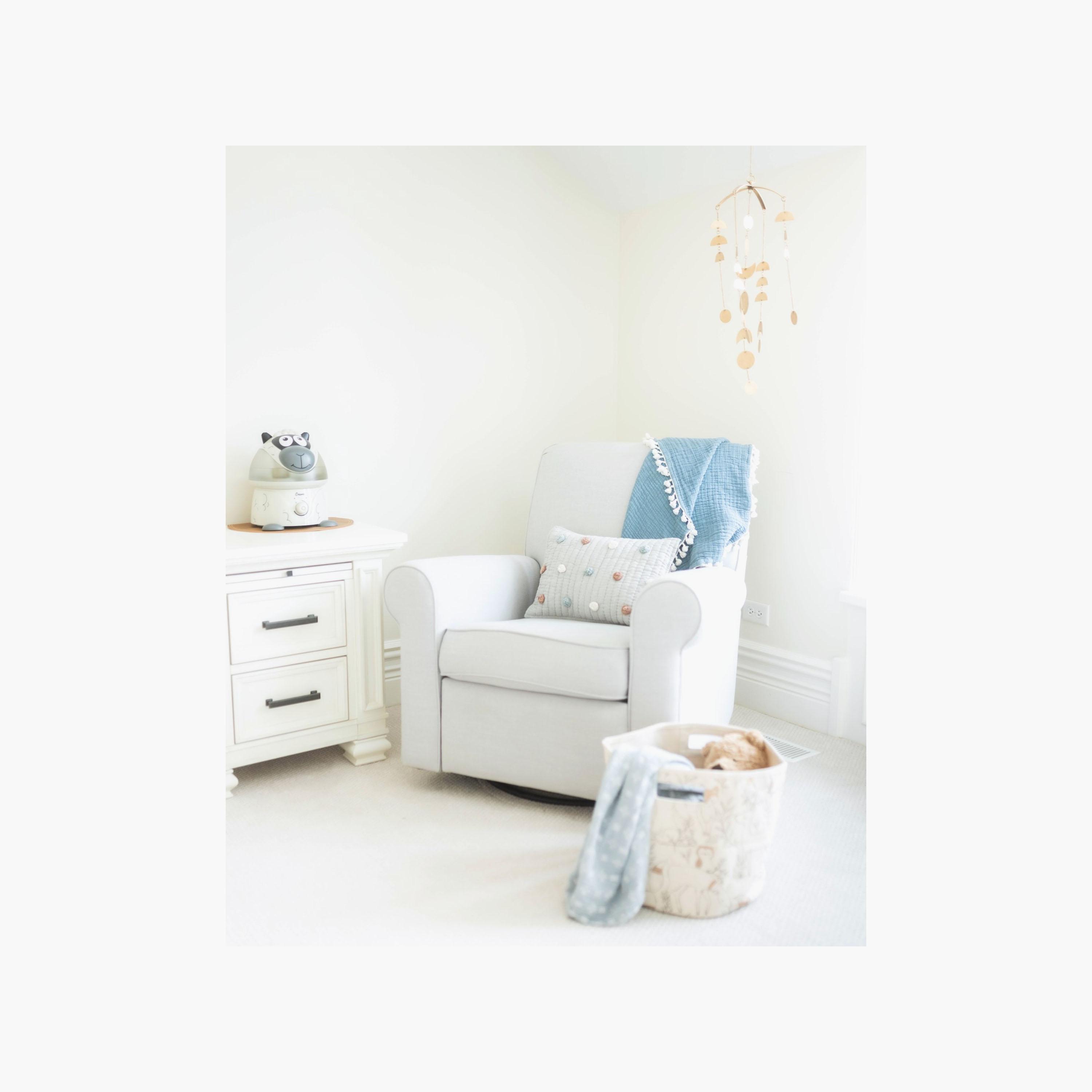 زينة معلقة للسقف لونا من كرين بيبي-baby-nursery-roomdecor-image-4