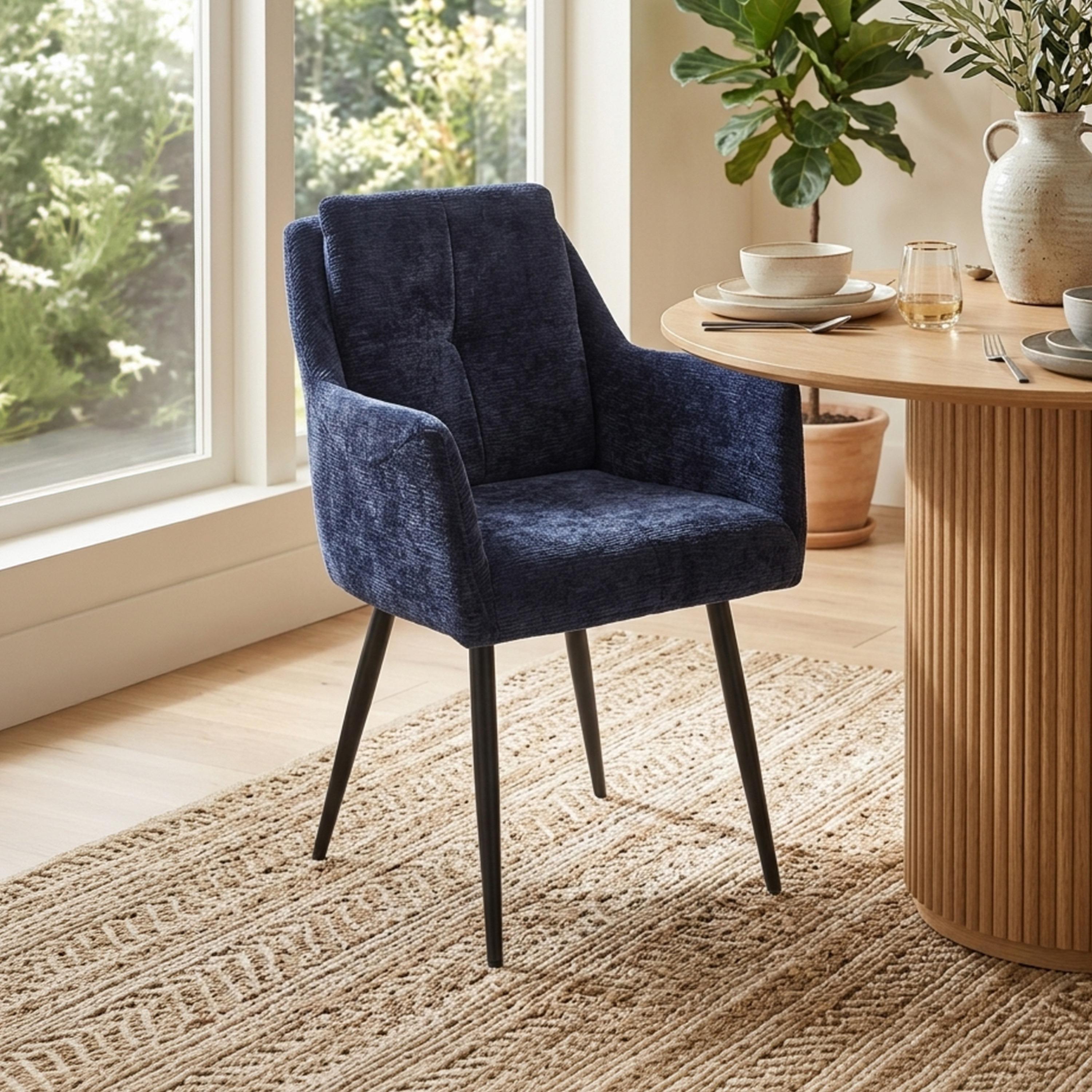 كرسي بذراعين مبطن من ماريا هومز-furniture-sofaandseating-armchairs-image-1