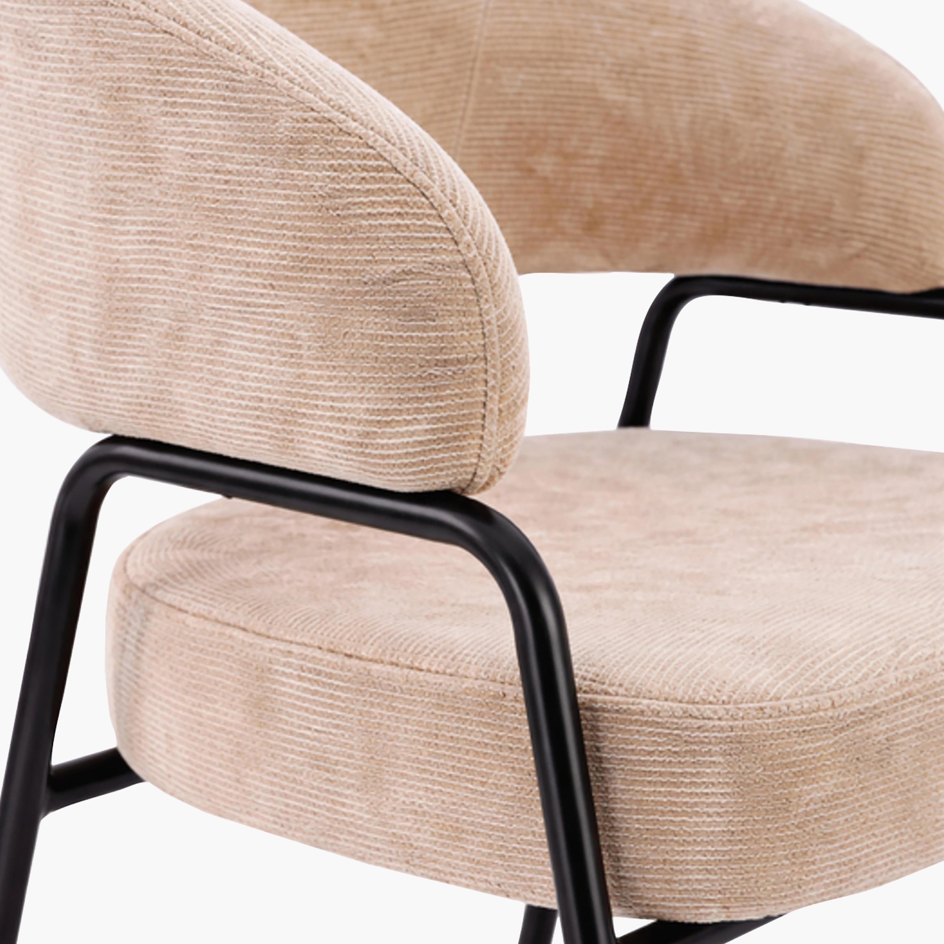 كرسي بذراع منحنية من ماريا هومز-furniture-sofaandseating-armchairs-image-3