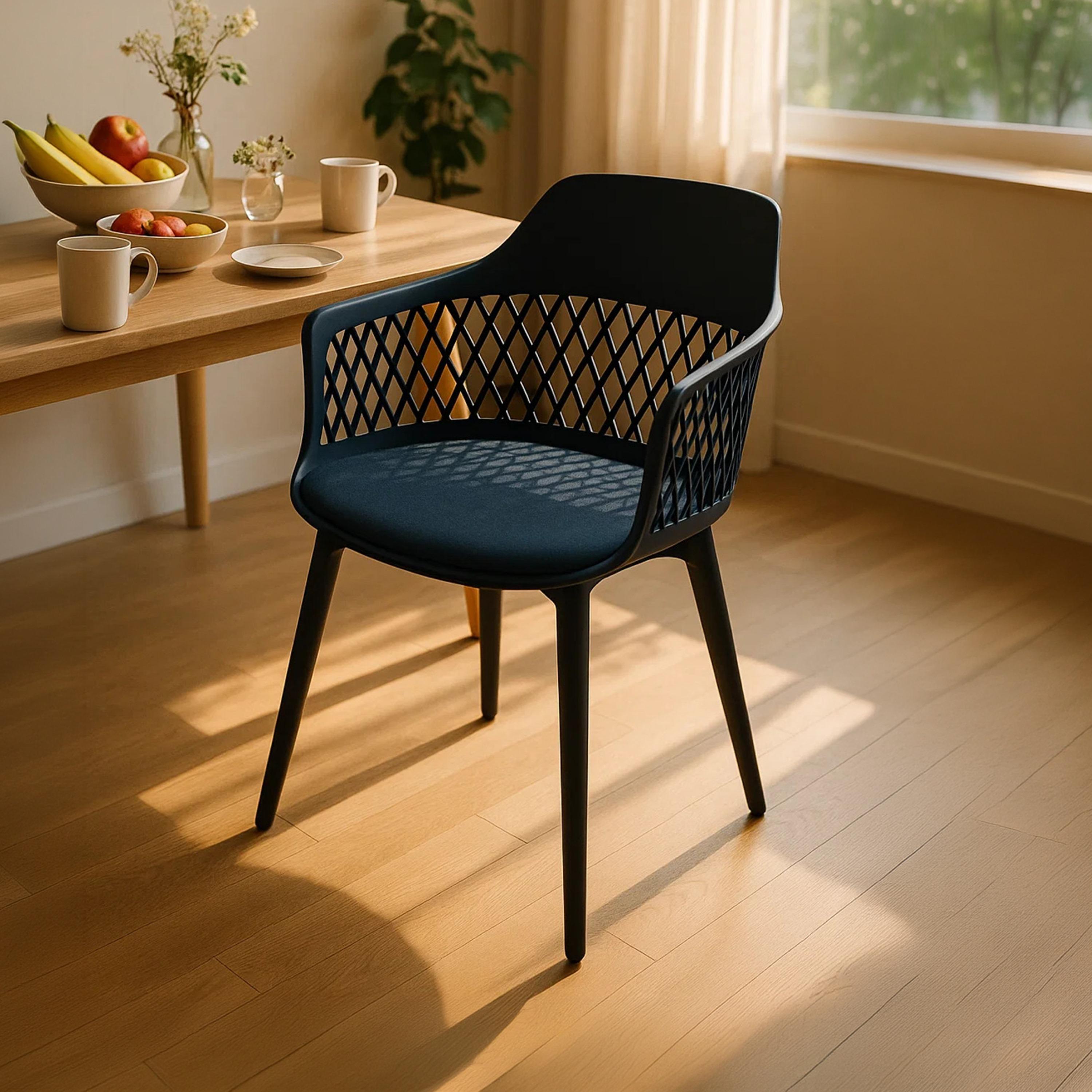 كرسي بذراع منحنية من ماريا هومز-furniture-sofaandseating-armchairs-image-1