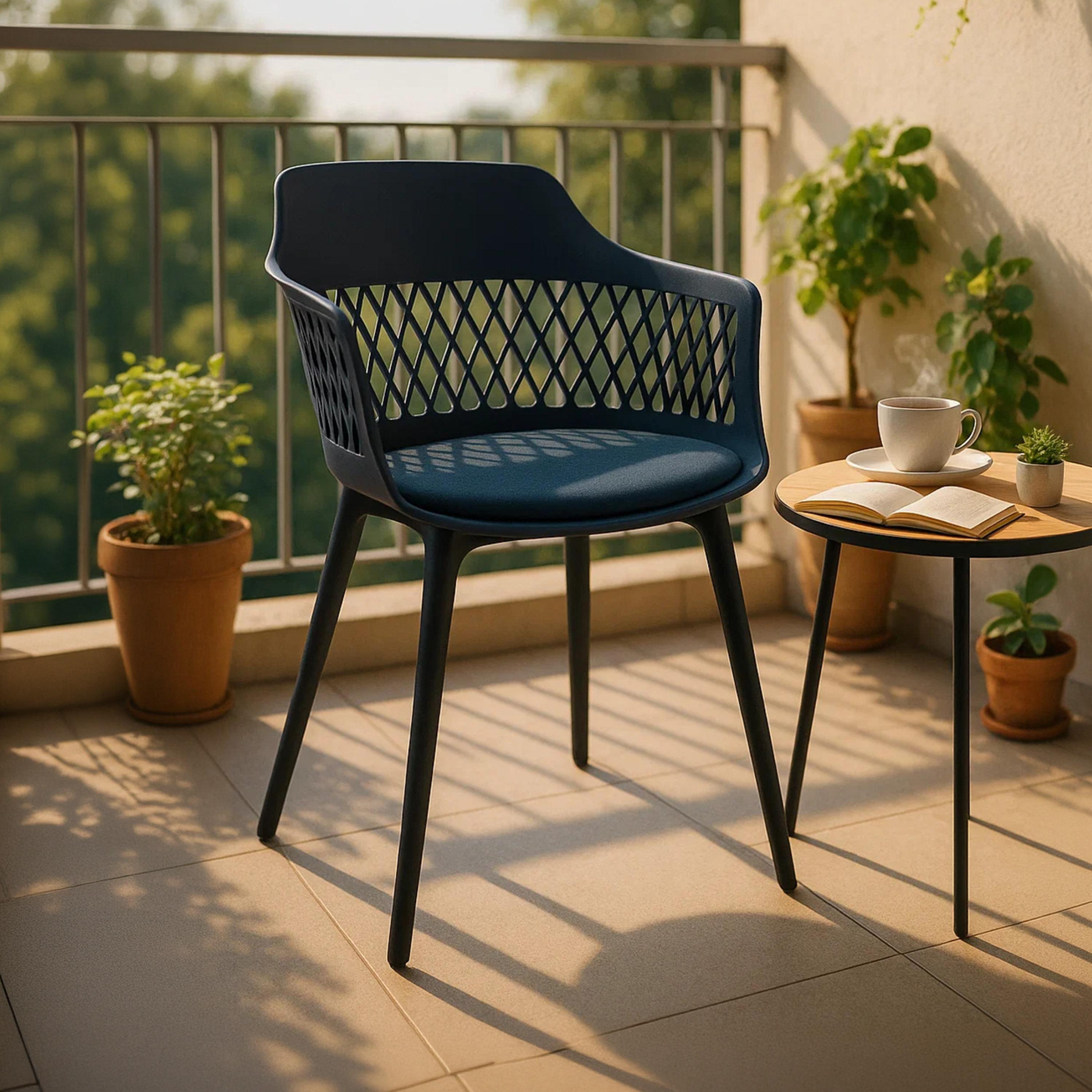 كرسي بذراع منحنية من ماريا هومز-furniture-sofaandseating-armchairs-image-2