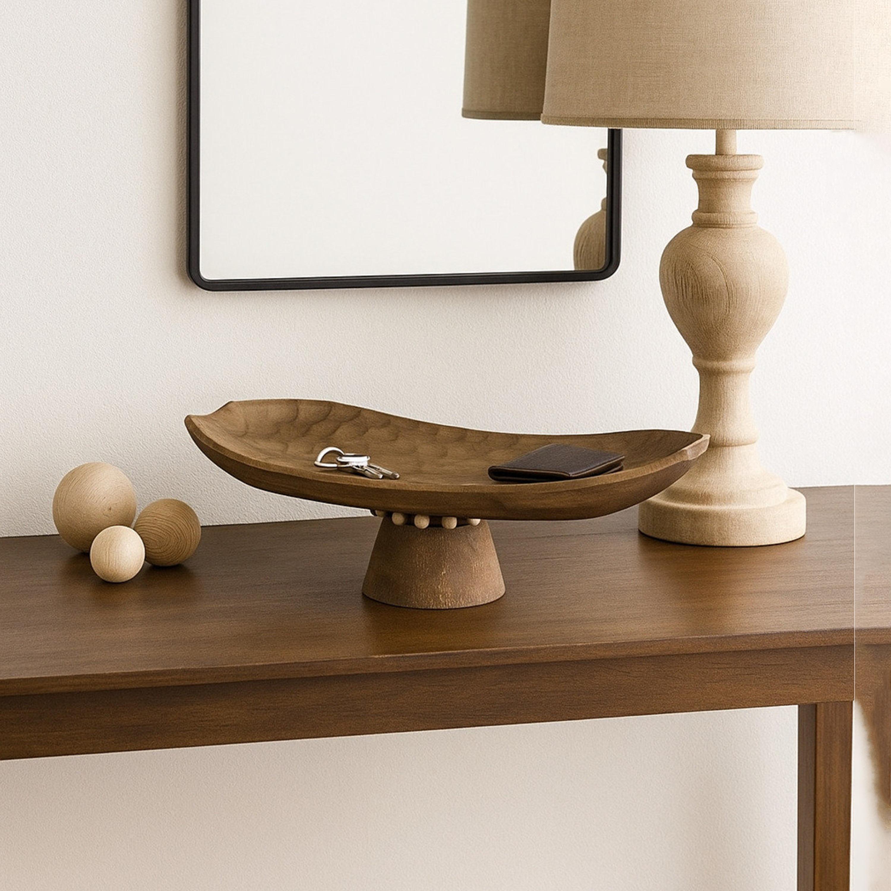 طبق تقديم ديكوري خشبي أسود بقاعدة مرتفعة بتصميم عصري من ماريا هومز-household-decor-boxesandtrays-image-2