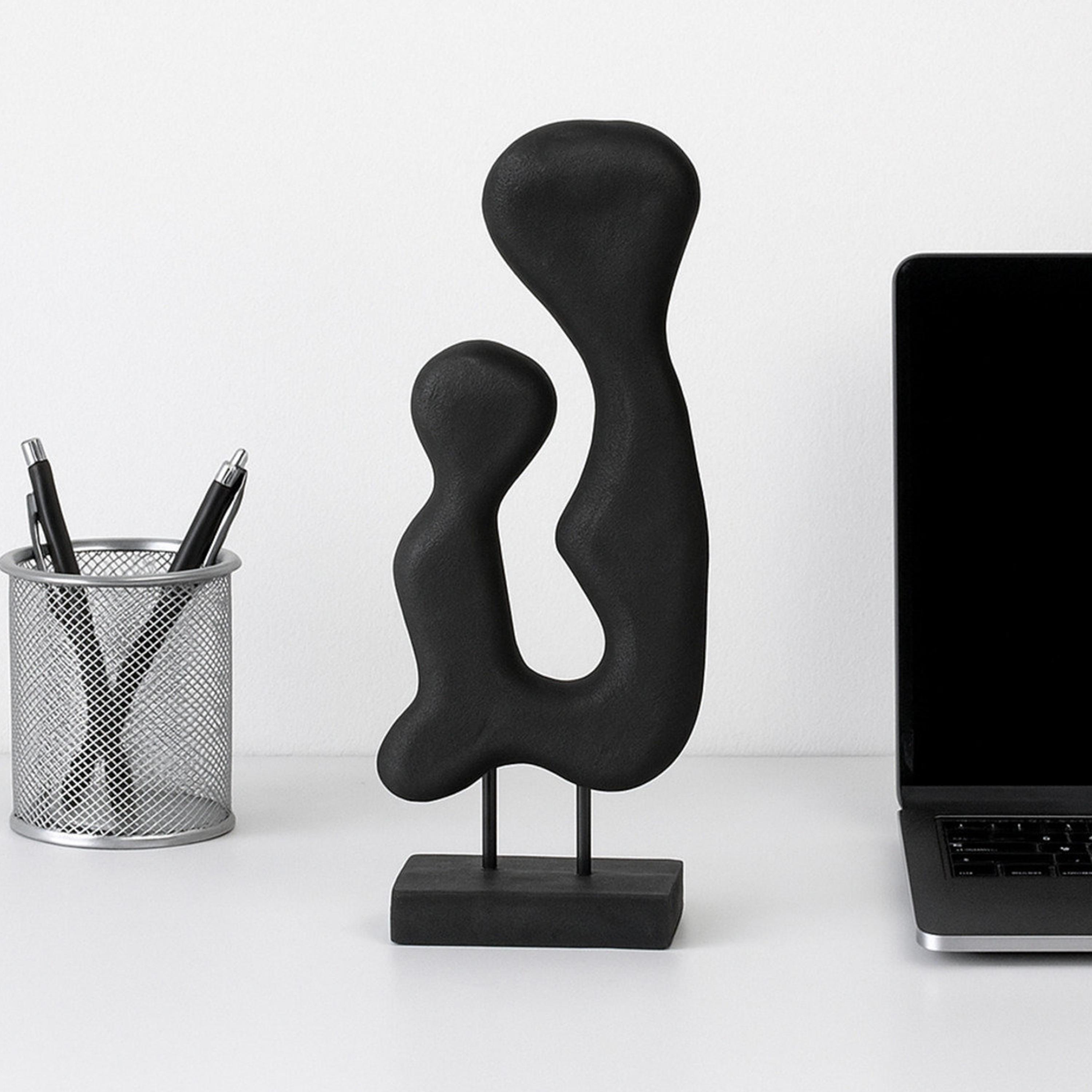 منحوتة تجريدية حرة التشكيل خشبية سوداء عصرية من ماريا هومز-household-decor-decorativeobjectsandsculptures-image-1