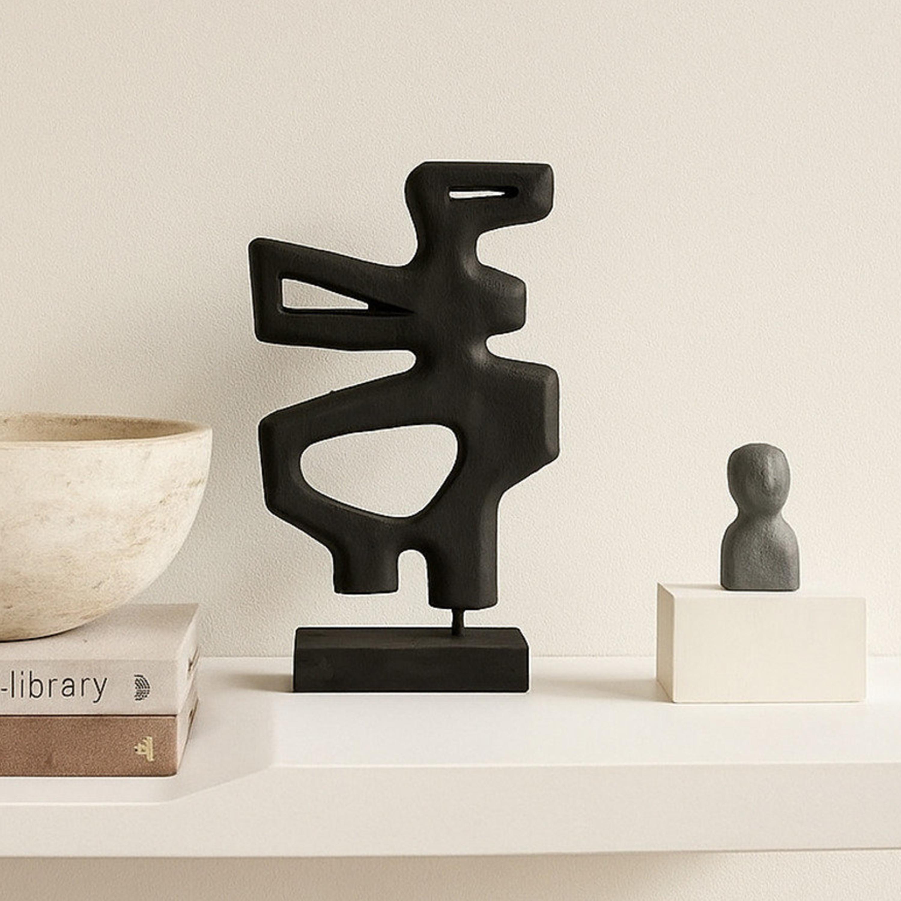 منحوتة تجريدية خشبية سوداء بتصميم عصري من ماريا هومز-household-decor-decorativeobjectsandsculptures-image-3