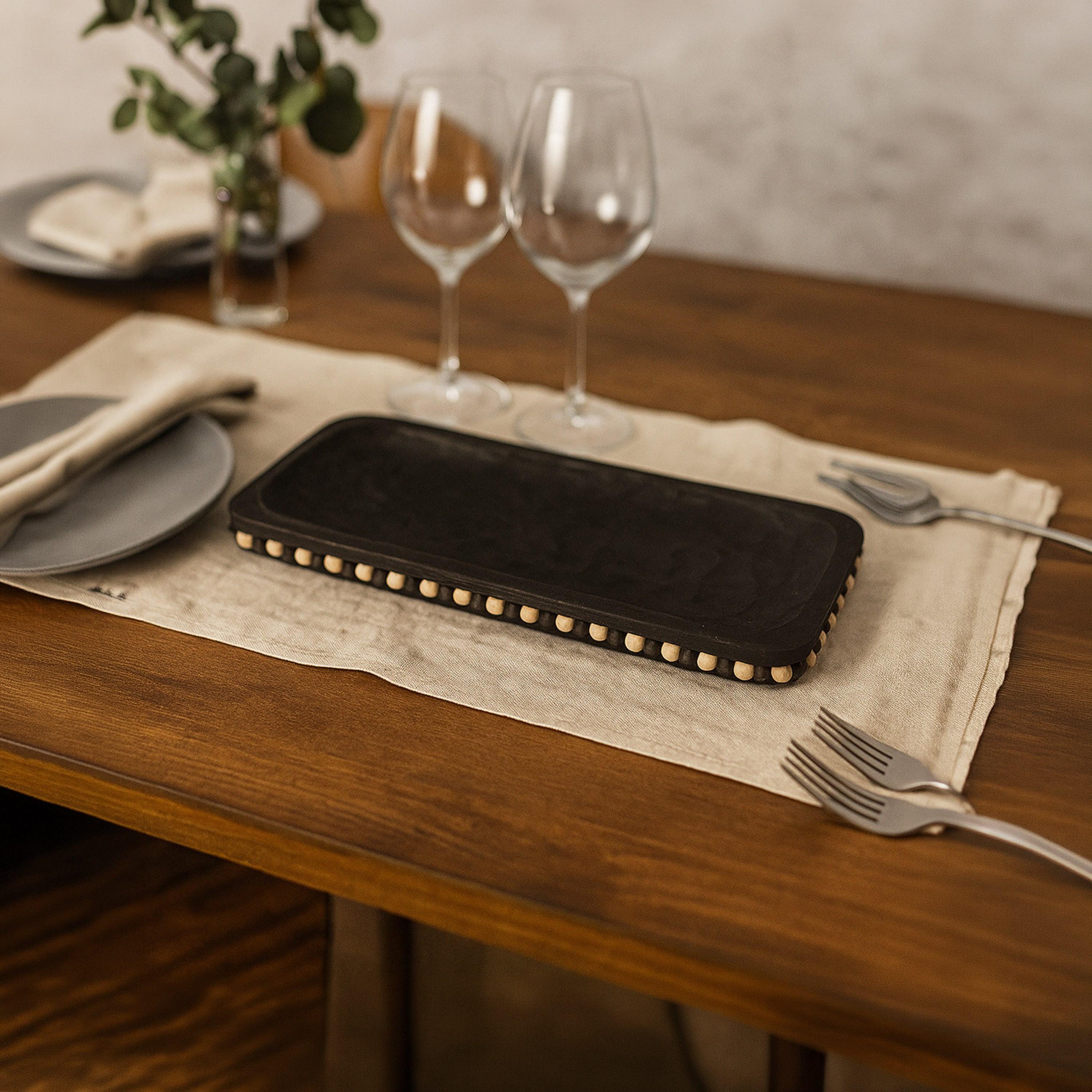 صينية تقديم ديكور مستطيلة خشبية سوداء بتصميم عصري من ماريا هومز-household-decor-boxesandtrays-image-2