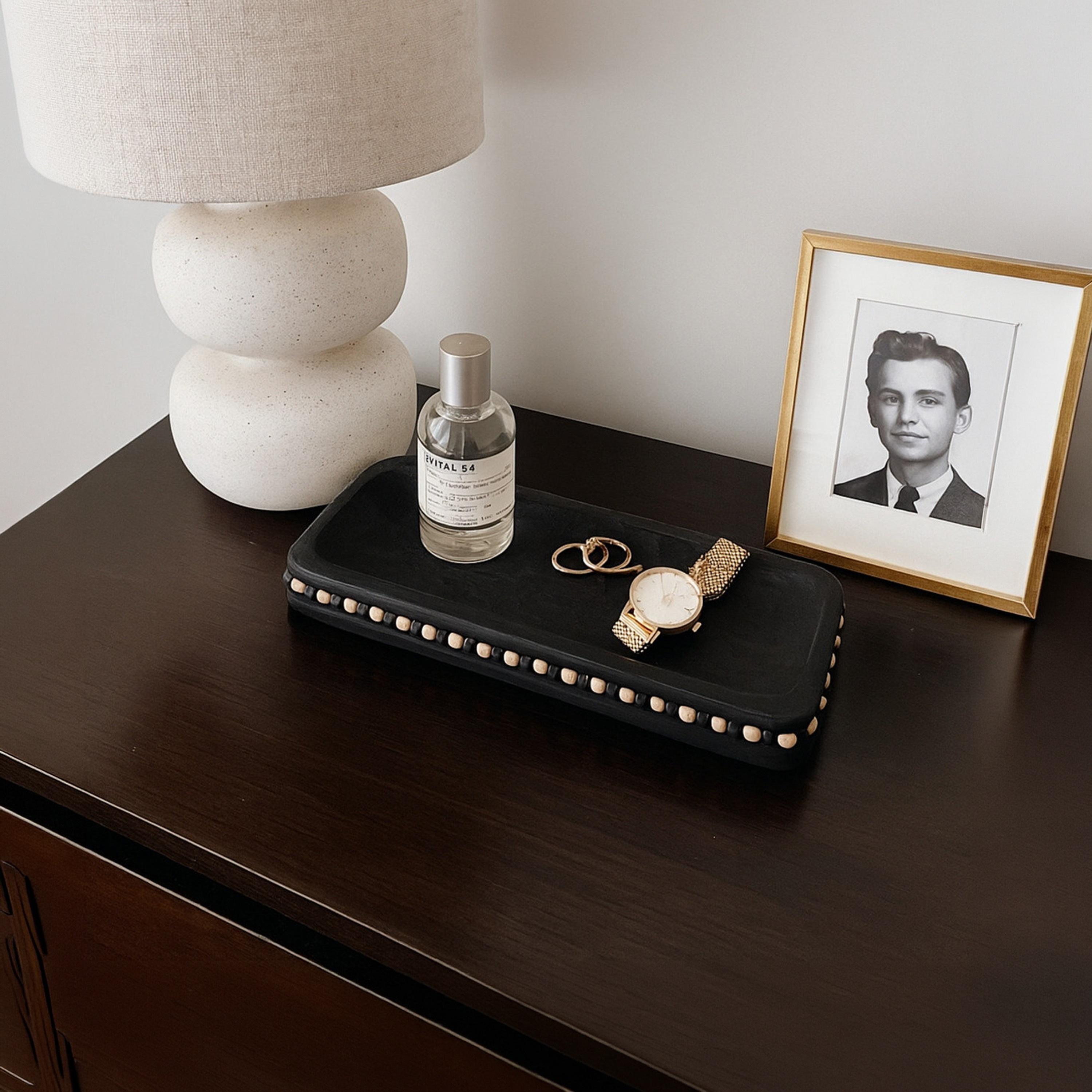 صينية تقديم ديكور مستطيلة خشبية سوداء بتصميم عصري من ماريا هومز-household-decor-boxesandtrays-image-4