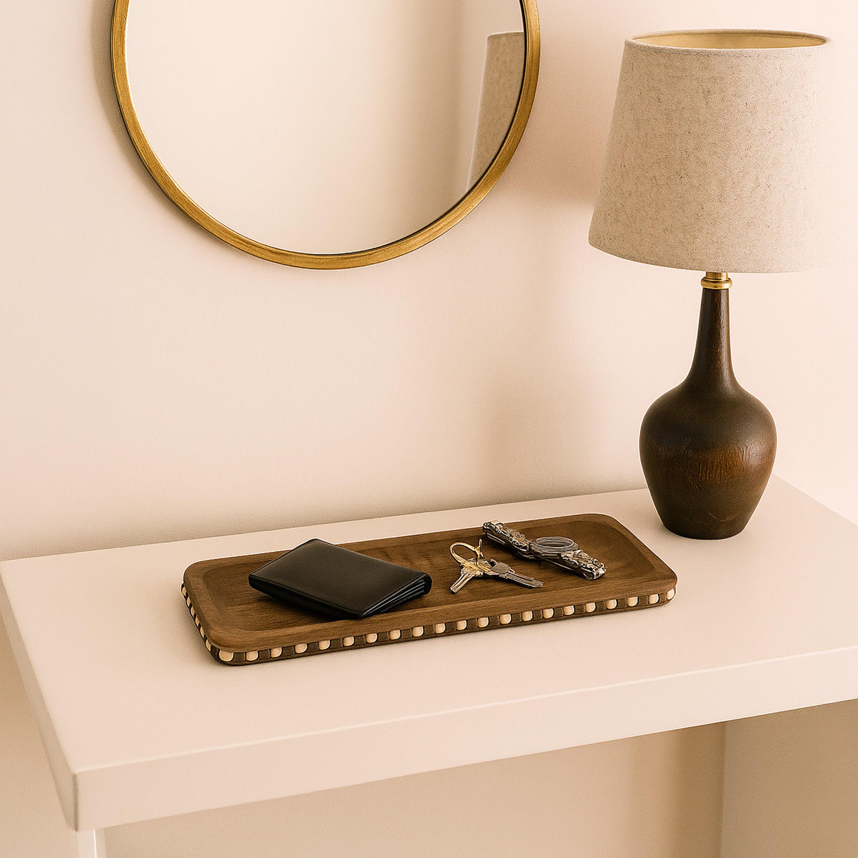 صينية تقديم ديكور مستطيلة خشبية سوداء بتصميم عصري من ماريا هومز-household-decor-boxesandtrays-image-3