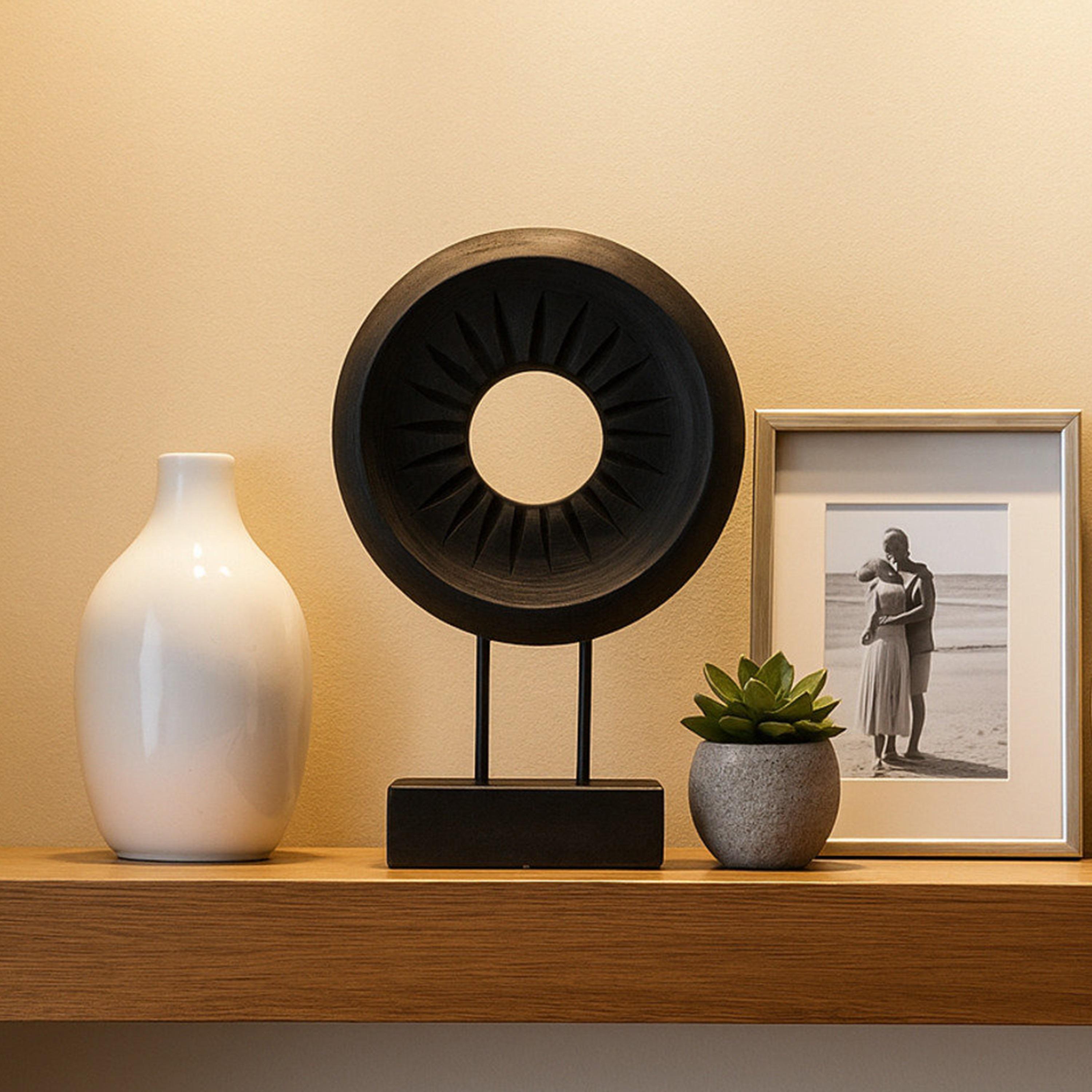 منحوتة ديكورية مستديرة خشبية سوداء عصرية من ماريا هومز-household-decor-decorativeobjectsandsculptures-image-3