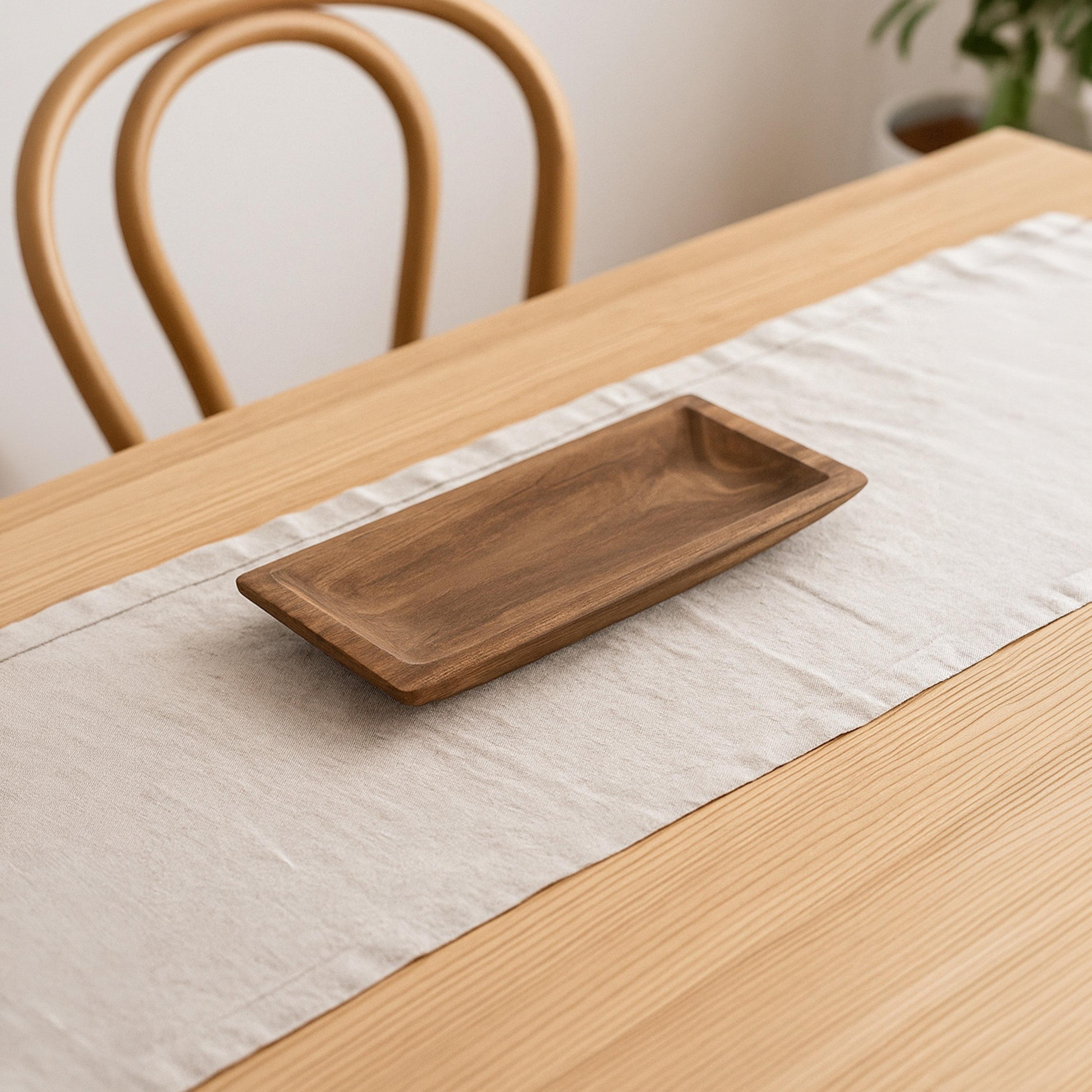 صينية تقديم ديكور مستطيلة خشبية سوداء بتصميم عصري من ماريا هومز-household-decor-boxesandtrays-image-1