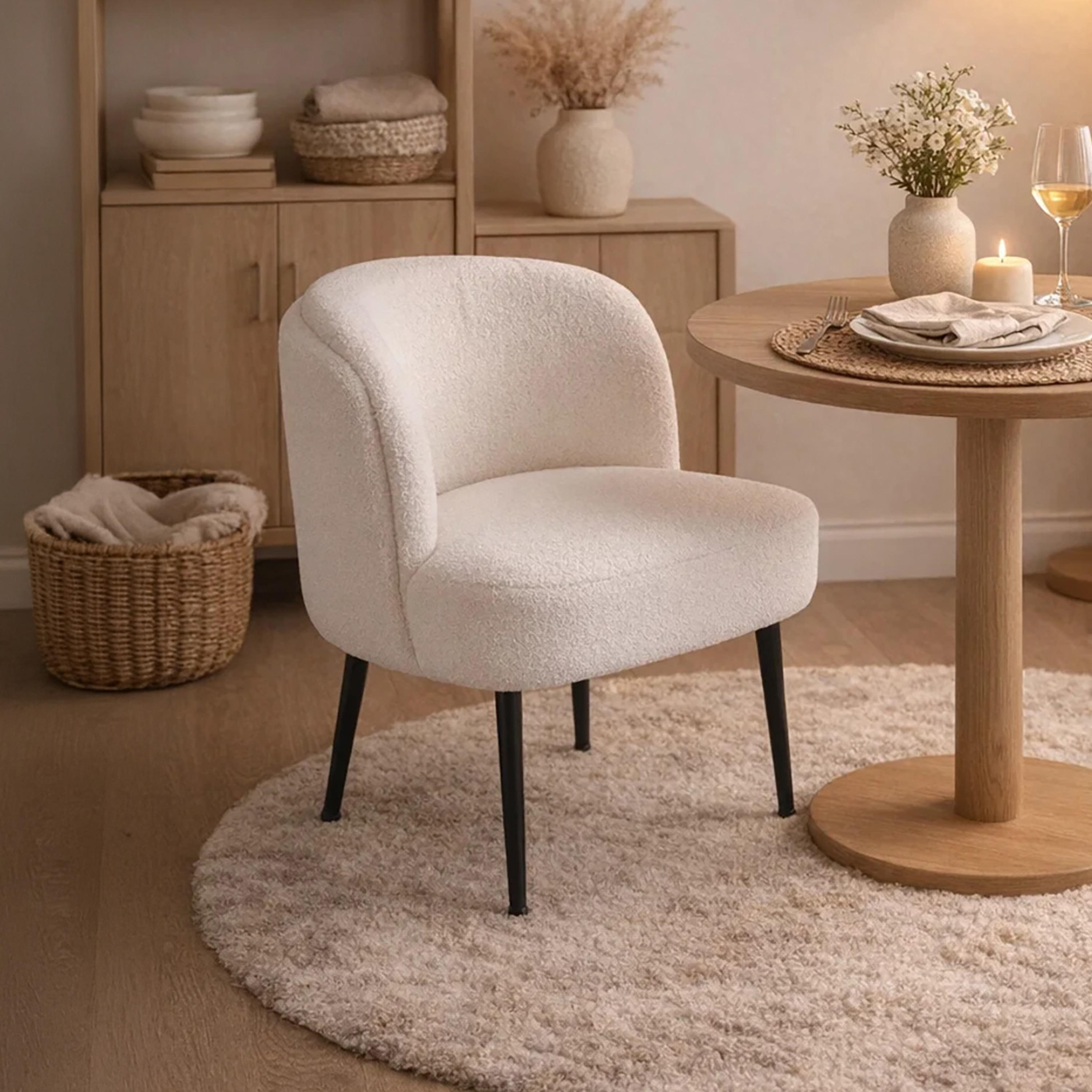 كرسي بذراع منحنية من ماريا هومز-furniture-sofaandseating-armchairs-image-1