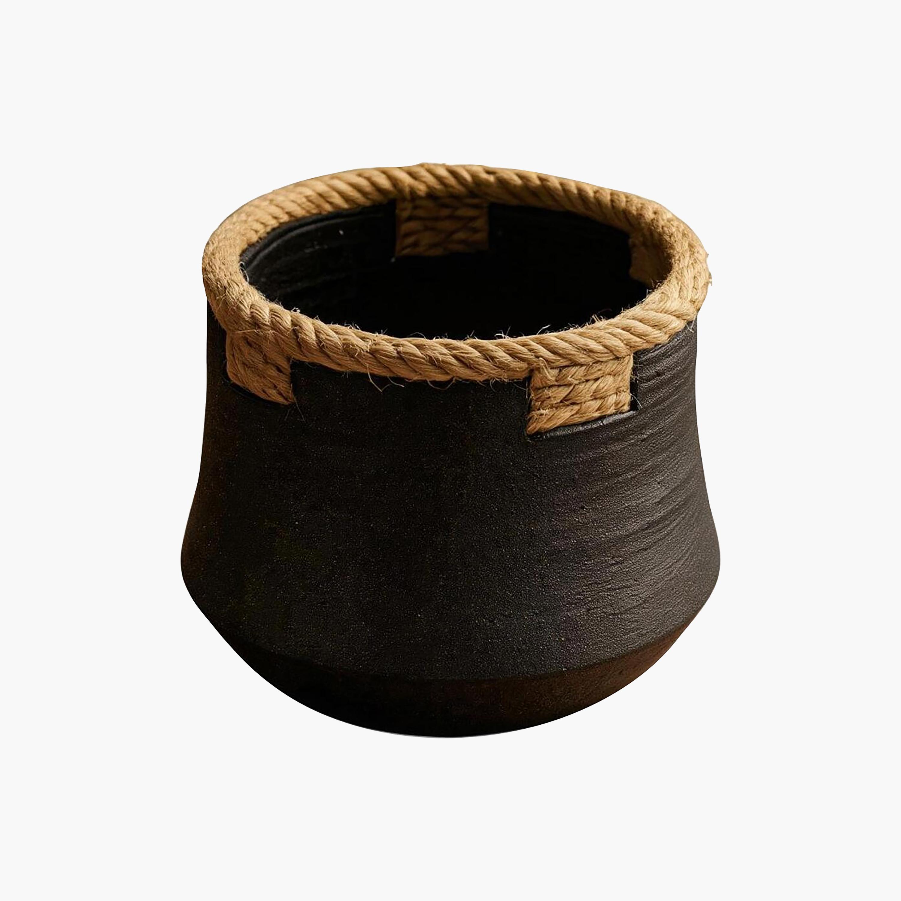 أصيص نباتات سيراميك أسود بتفاصيل حبال من ماريا هومز-household-gardenandoutdoor-potsandplanters-image-5
