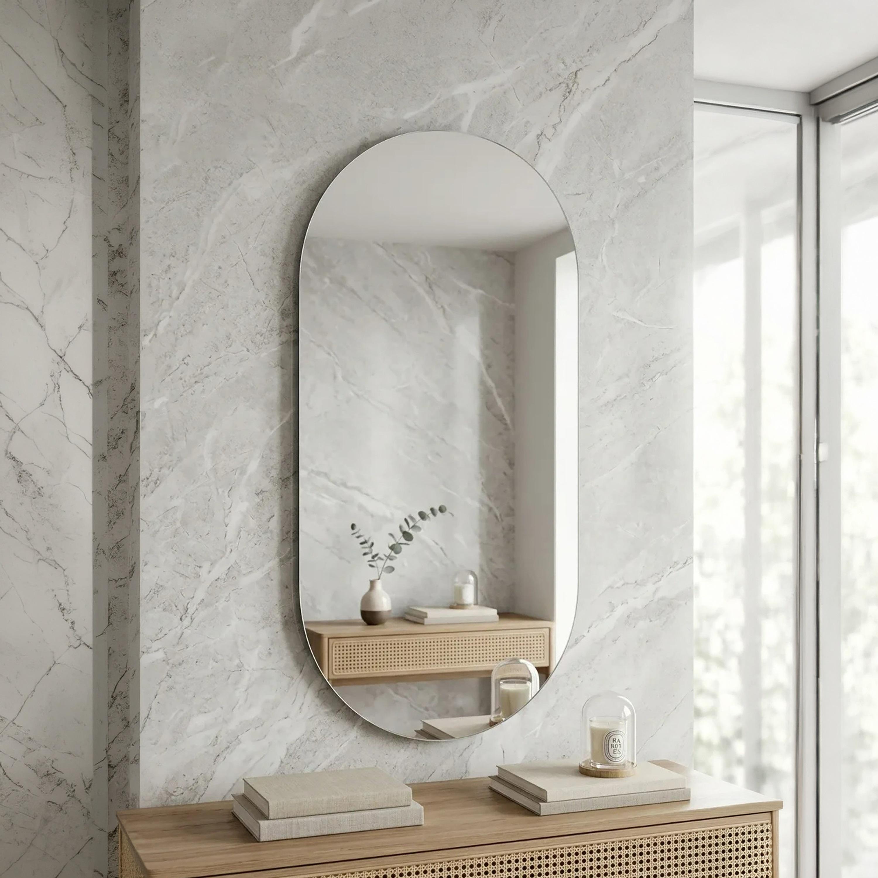 مرآة حائط زجاجية بيضاء بشكل كبسولة من ماريا هومز-household-walldecorandmirrors-mirrors-wallmirrors-image-1