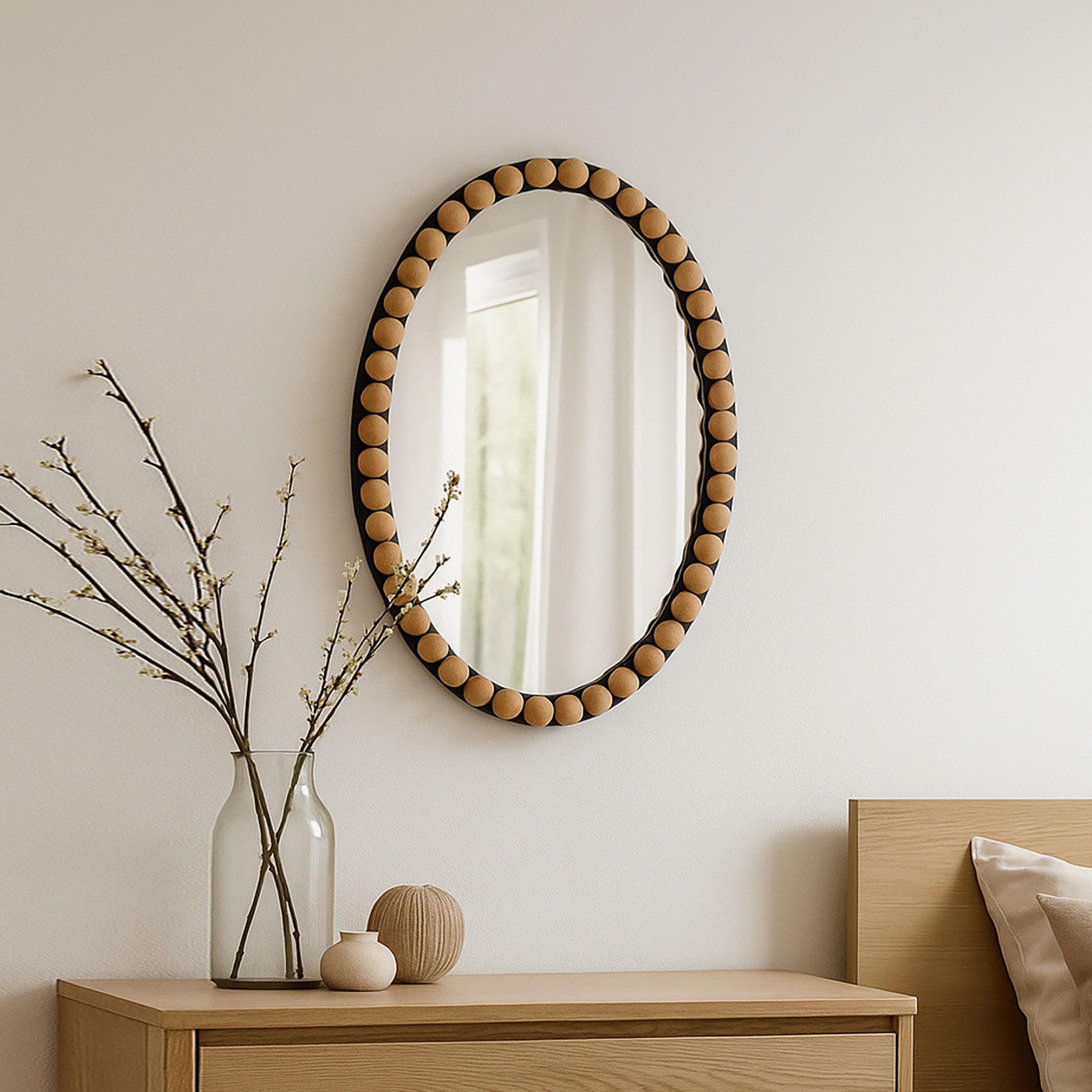 مرآة حائط بإطار مزين بالخرز الزجاجي البني من ماريا هومز-household-walldecorandmirrors-mirrors-wallmirrors-image-2