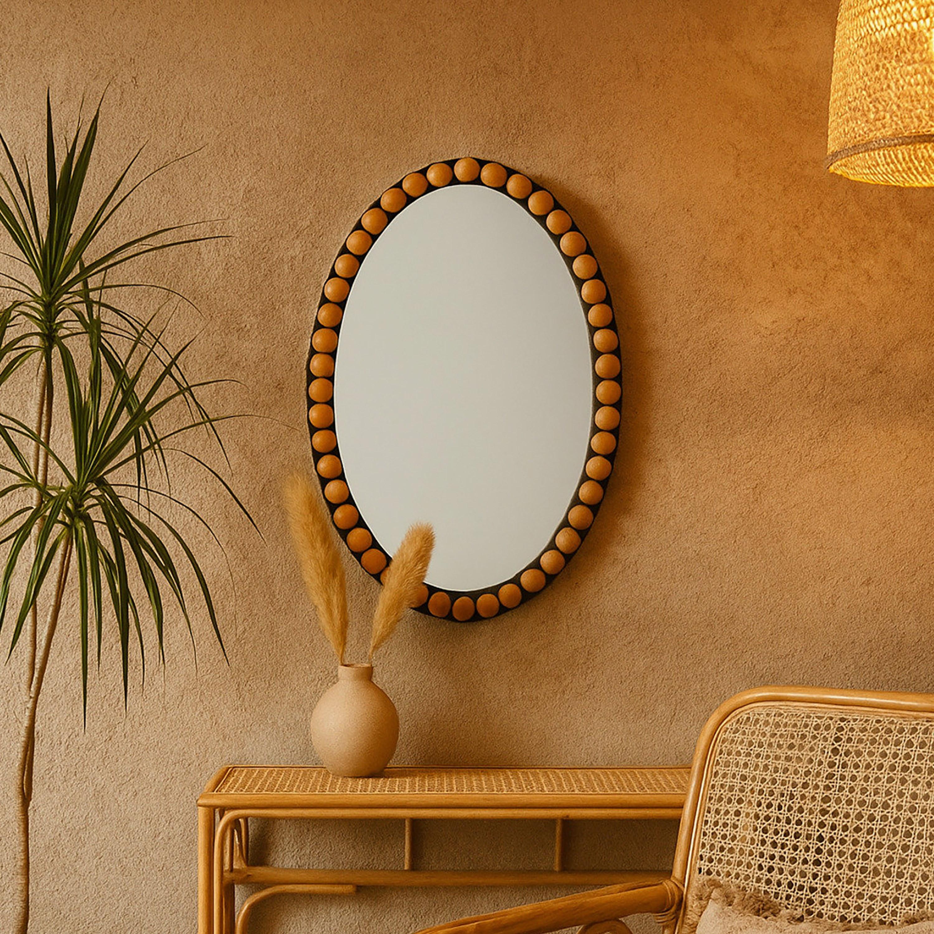 مرآة حائط بإطار مزين بالخرز الزجاجي البني من ماريا هومز-household-walldecorandmirrors-mirrors-wallmirrors-image-3