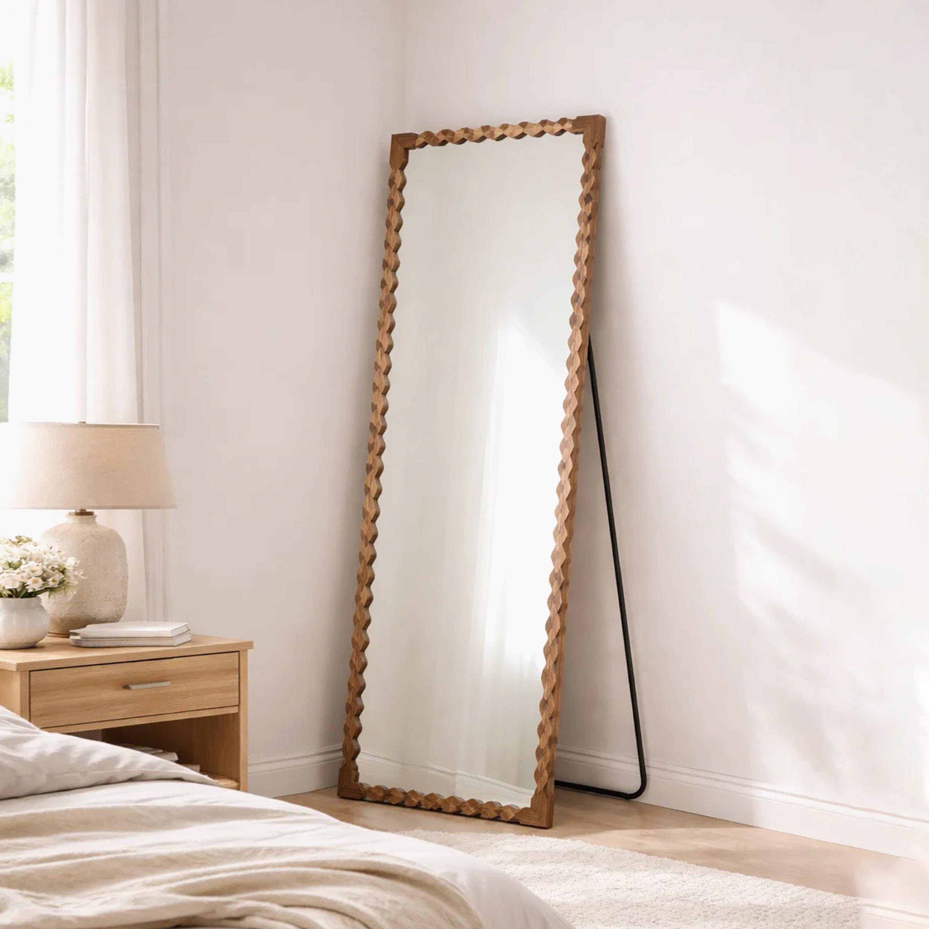مرآة أرضية بإطار متموج من الزجاج البني من ماريا هومز-household-walldecorandmirrors-mirrors-wallmirrors-image-1