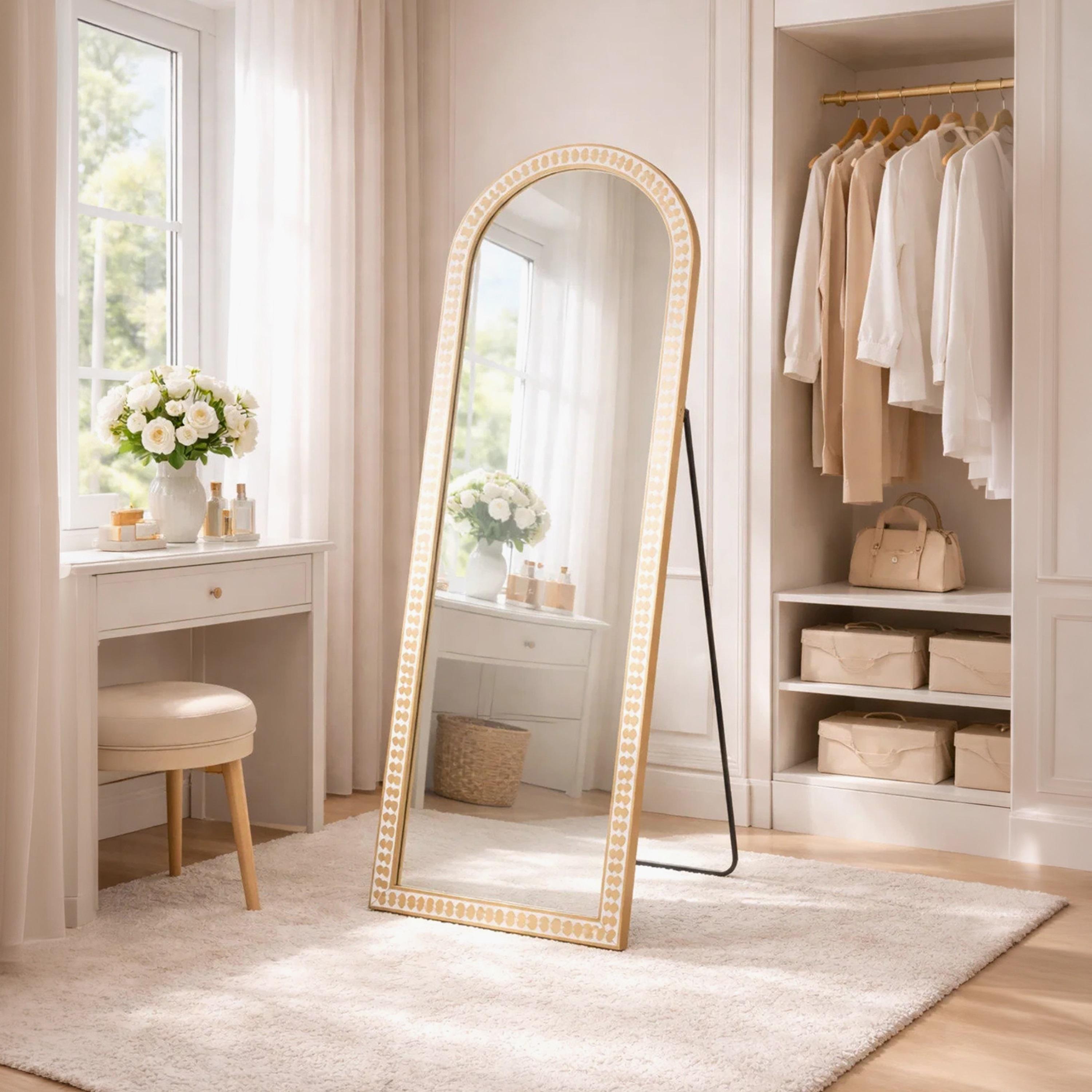 مرآة أرضية بإطار مقوس من الزجاج البني من ماريا هومز-household-walldecorandmirrors-mirrors-wallmirrors-image-1
