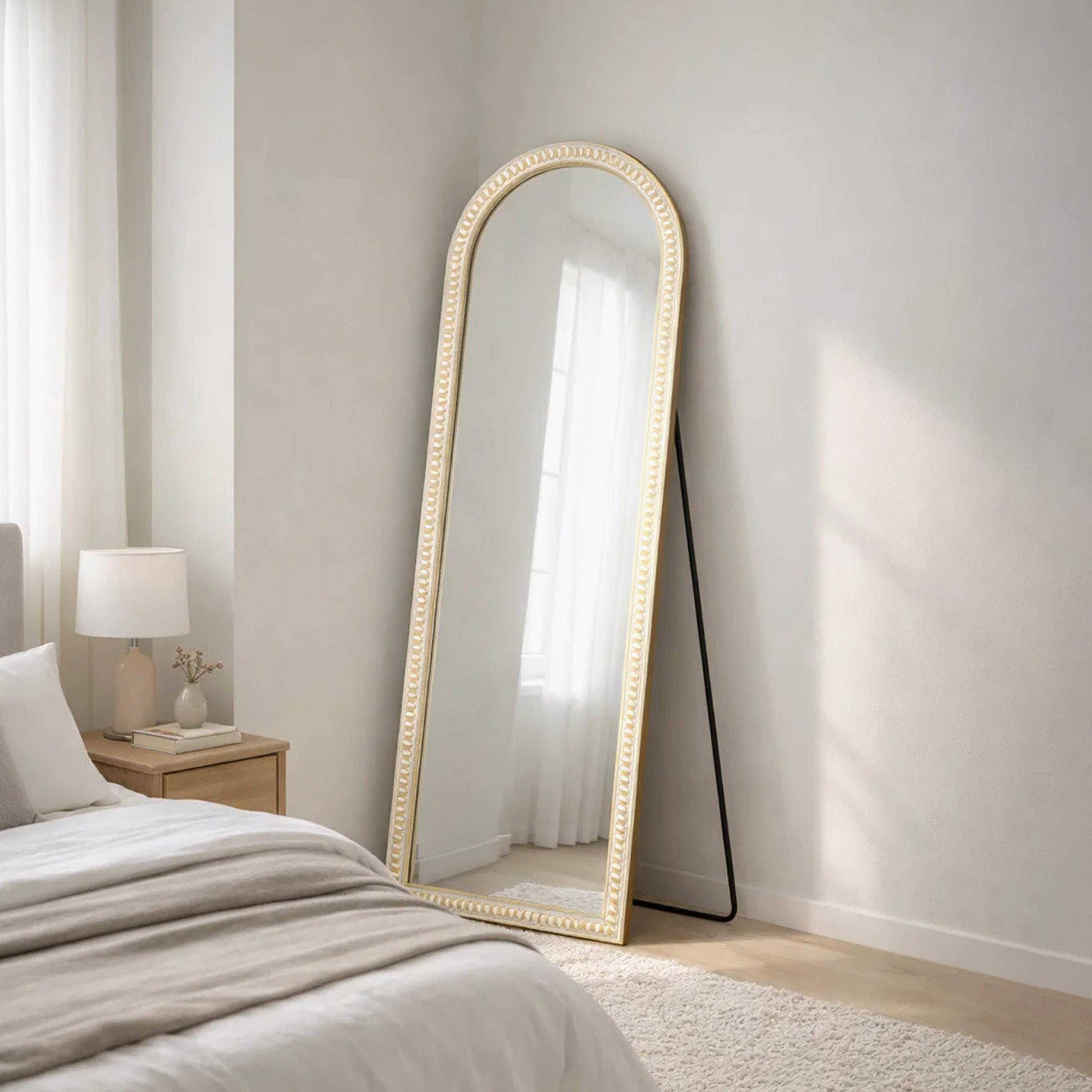 مرآة أرضية بإطار مقوس من الزجاج البني من ماريا هومز-household-walldecorandmirrors-mirrors-wallmirrors-image-3