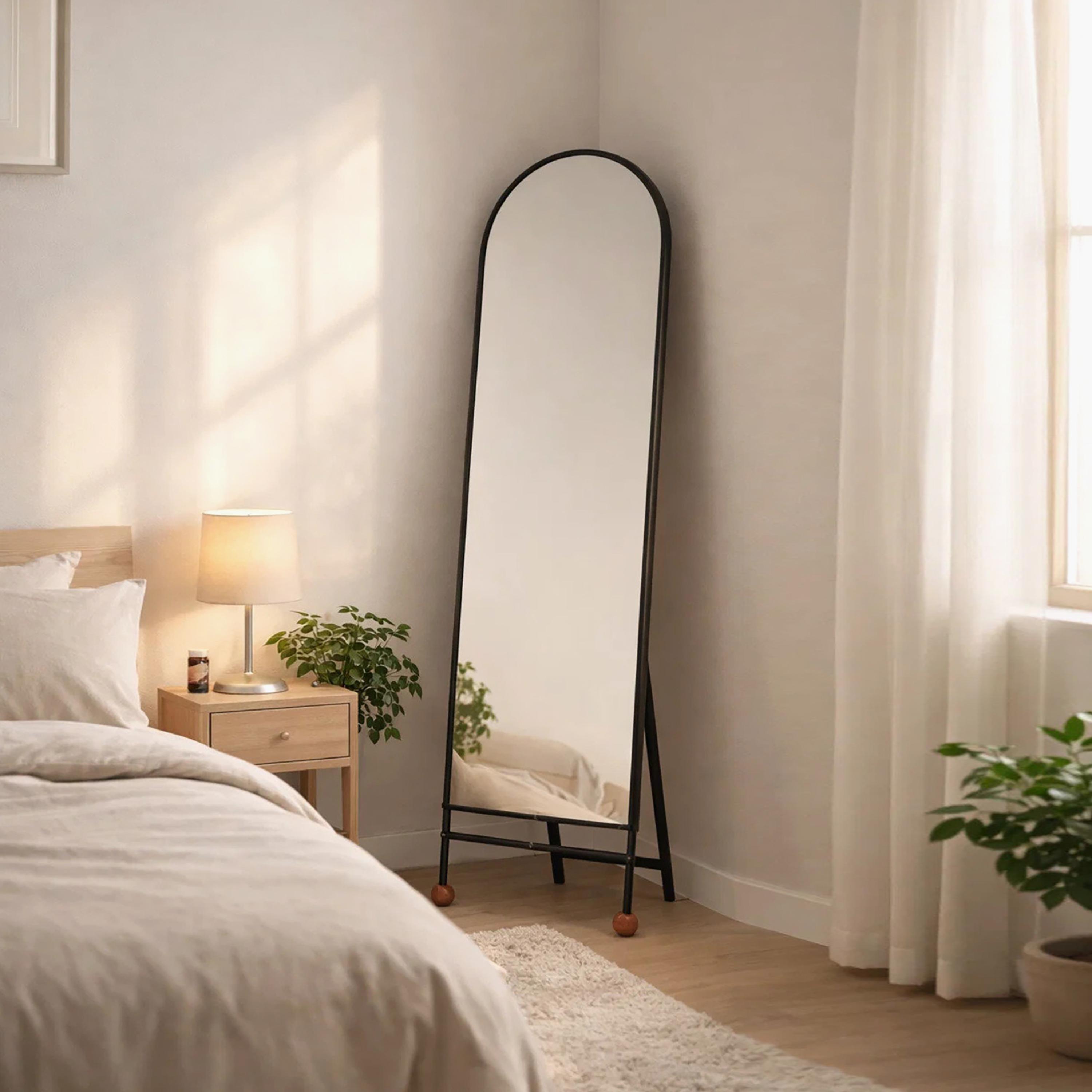 مرآة أرضية بإطار مقوس من الزجاج الأسود من ماريا هومز-household-walldecorandmirrors-mirrors-wallmirrors-image-3
