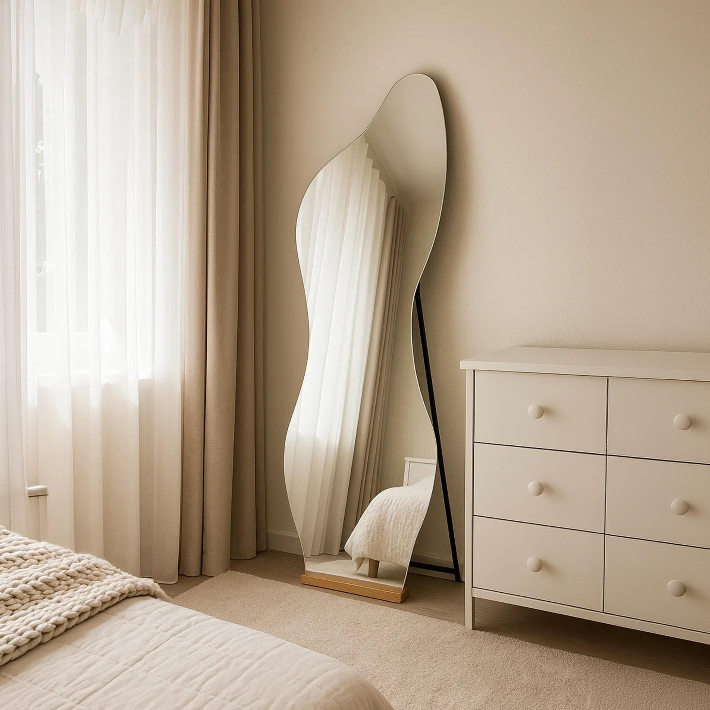 مرآة أرضية شفافة بتصميم غير منتظم من زجاج من ماريا هومز-household-walldecorandmirrors-mirrors-wallmirrors-image-1