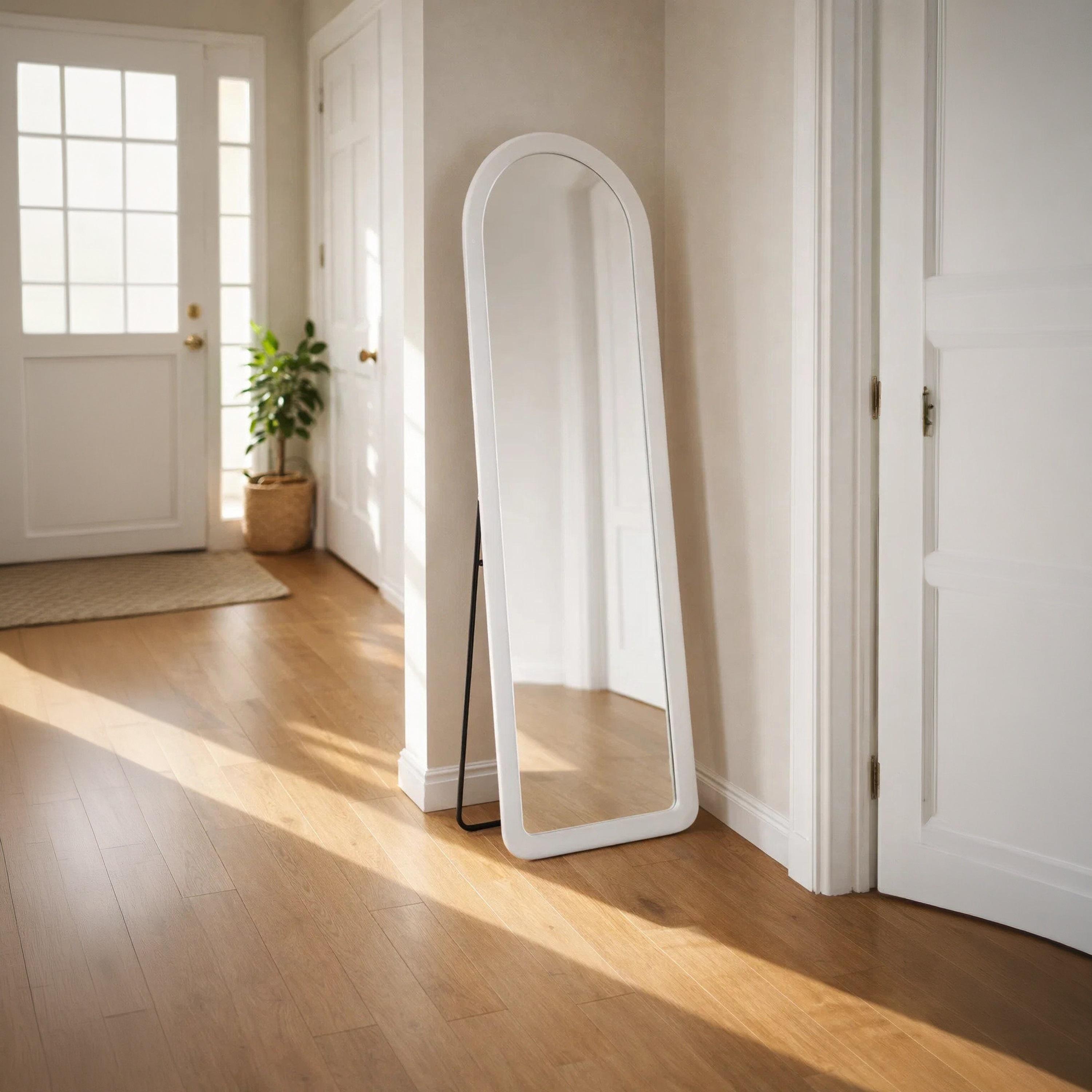 مرآة أرضية بتصميم مقوس من الزجاج الأبيض من ماريا هومز-household-walldecorandmirrors-mirrors-wallmirrors-image-1