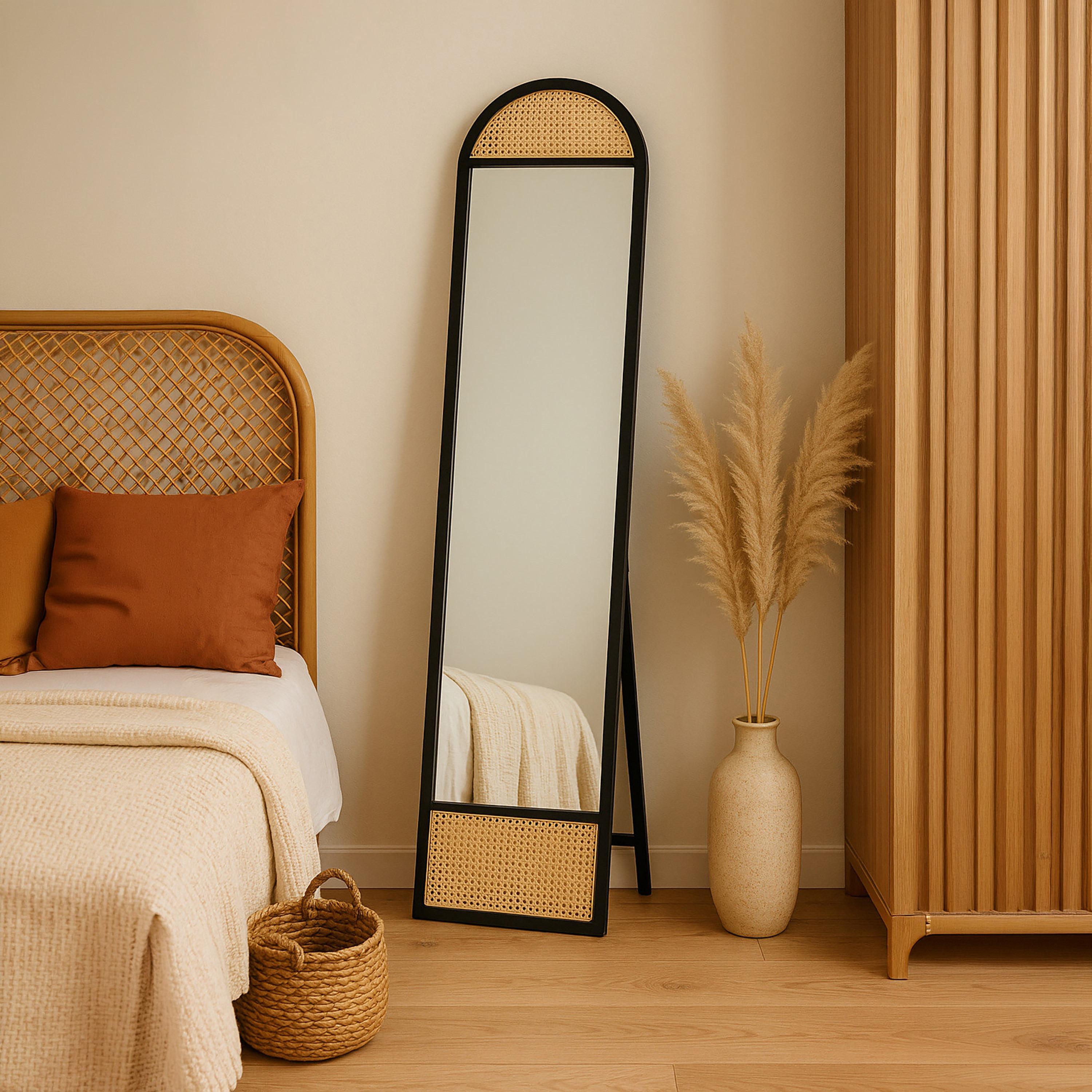 مرآة أرضية بإطار زجاج وروطان من ماريا هومز-household-walldecorandmirrors-mirrors-wallmirrors-image-1