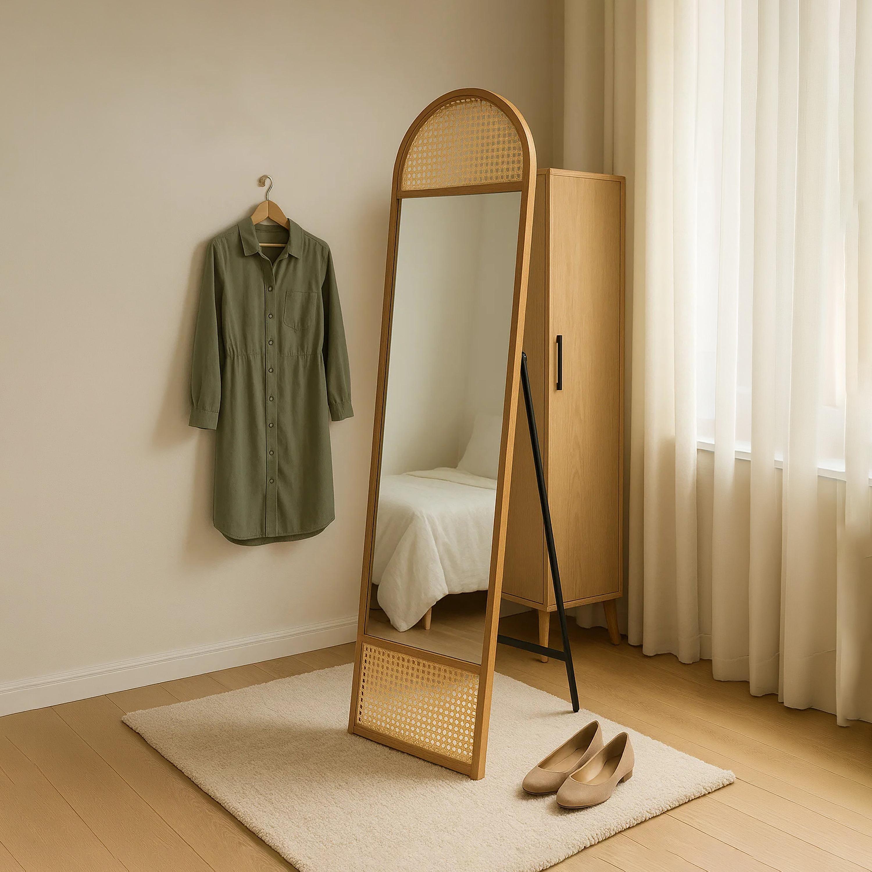 مرآة أرضية بإطار خشب الروطان وزجاج بني من ماريا هومز-household-walldecorandmirrors-mirrors-wallmirrors-image-3