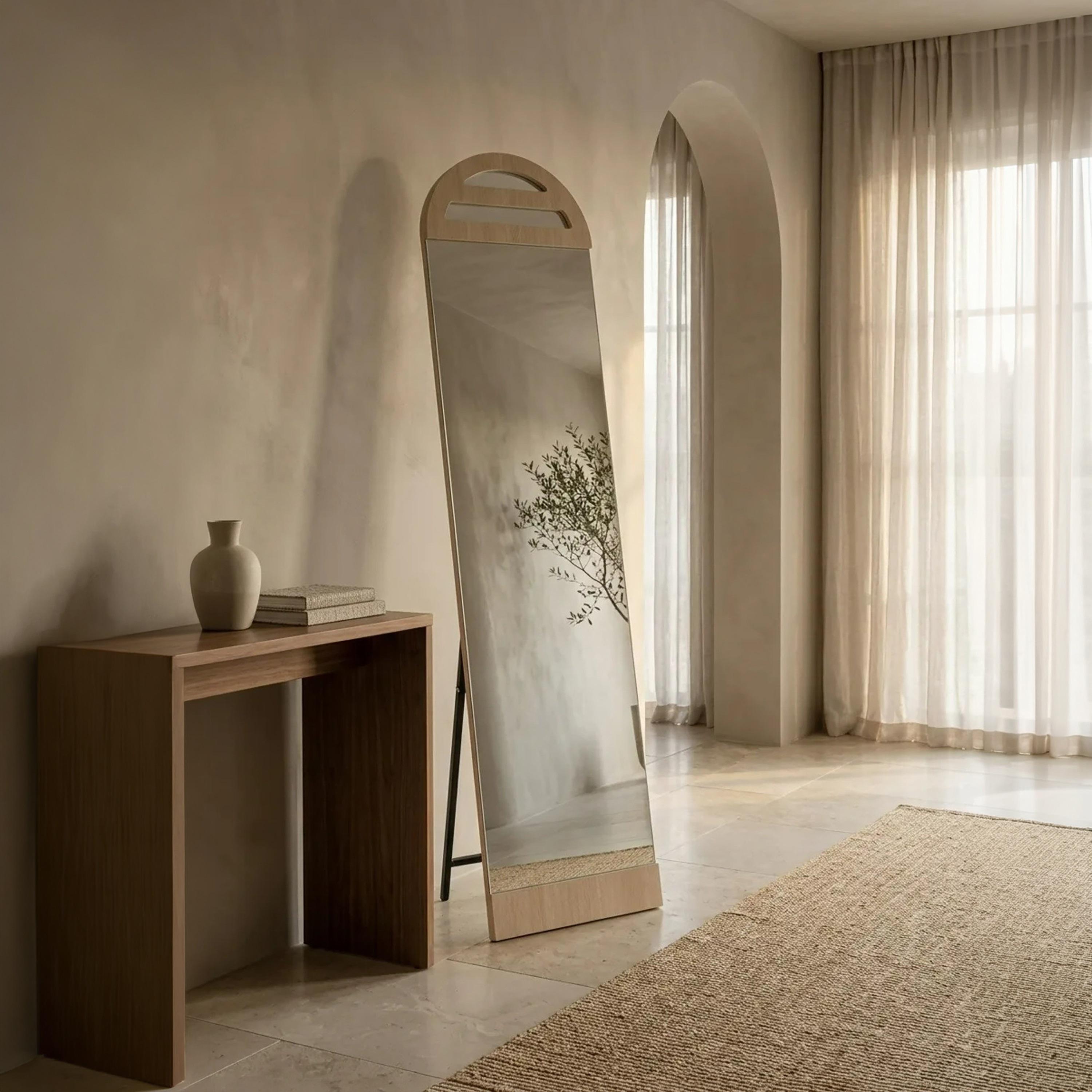 مرآة أرضية زجاجية بتصميم مقوس من ماريا هومز-household-walldecorandmirrors-mirrors-wallmirrors-image-2