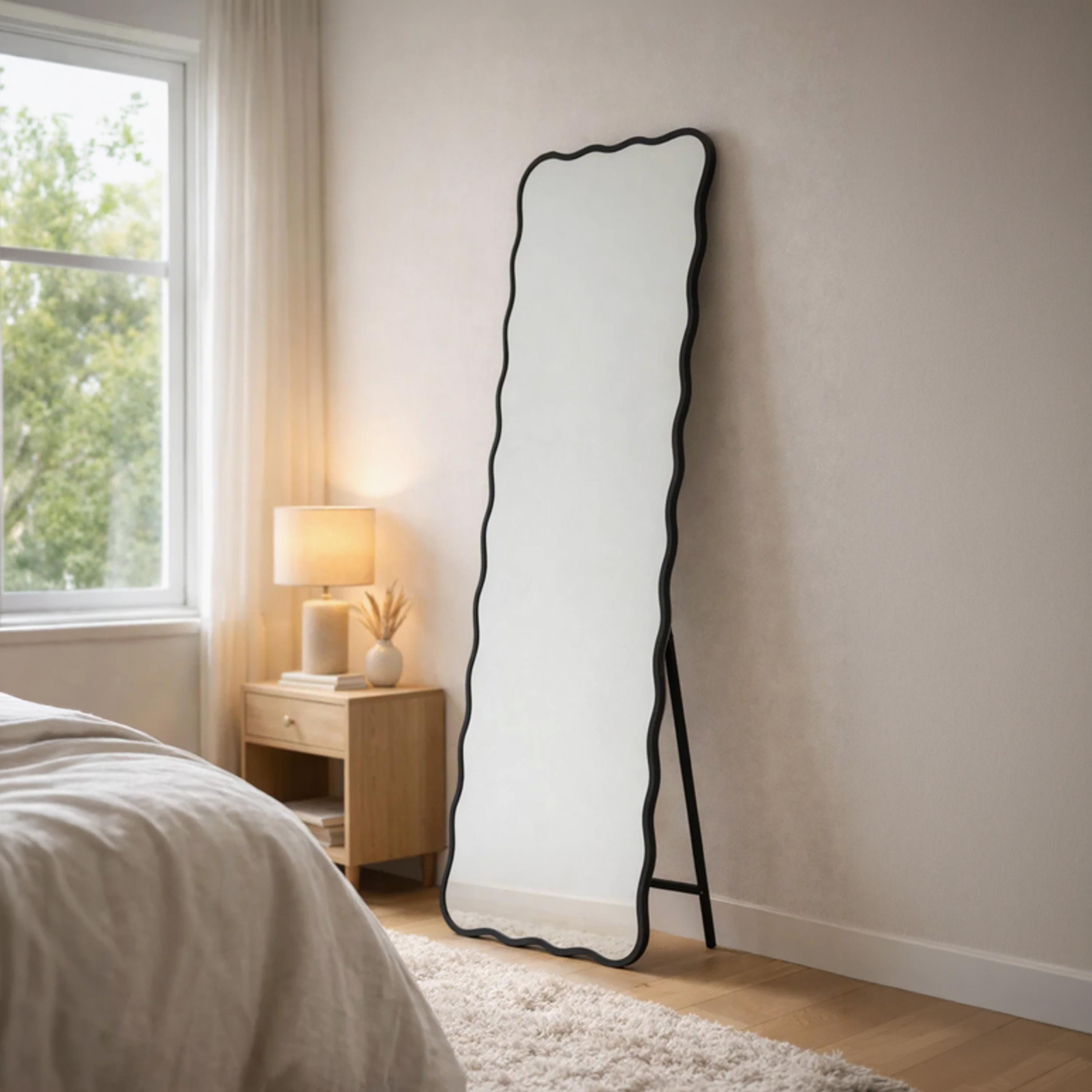 مرآة أرضية بإطار متموج من الزجاج من ماريا هومز-household-walldecorandmirrors-mirrors-wallmirrors-image-1