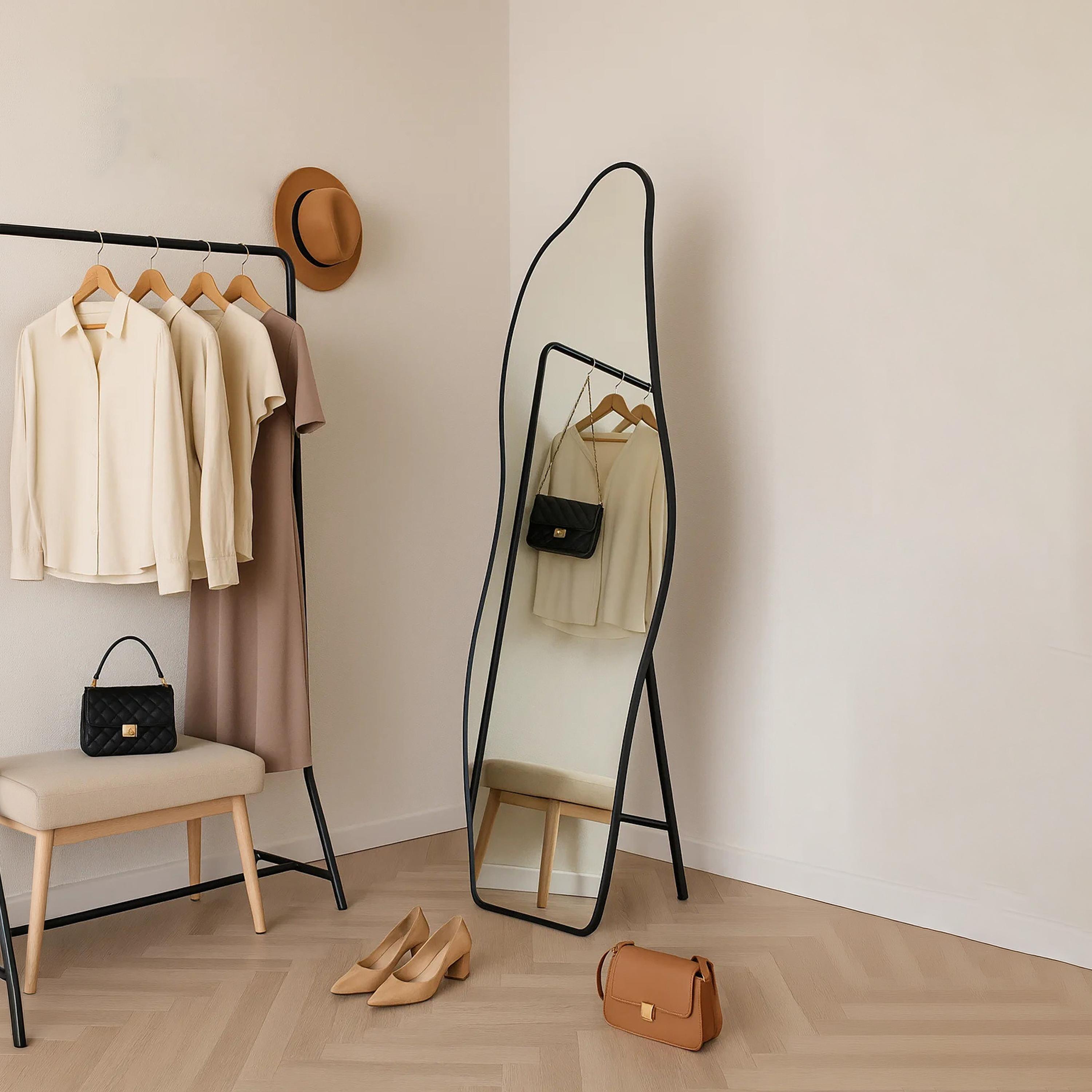 مرآة أرضية بإطار زجاجي متموج أسود من ماريا هومز-household-walldecorandmirrors-mirrors-wallmirrors-image-1