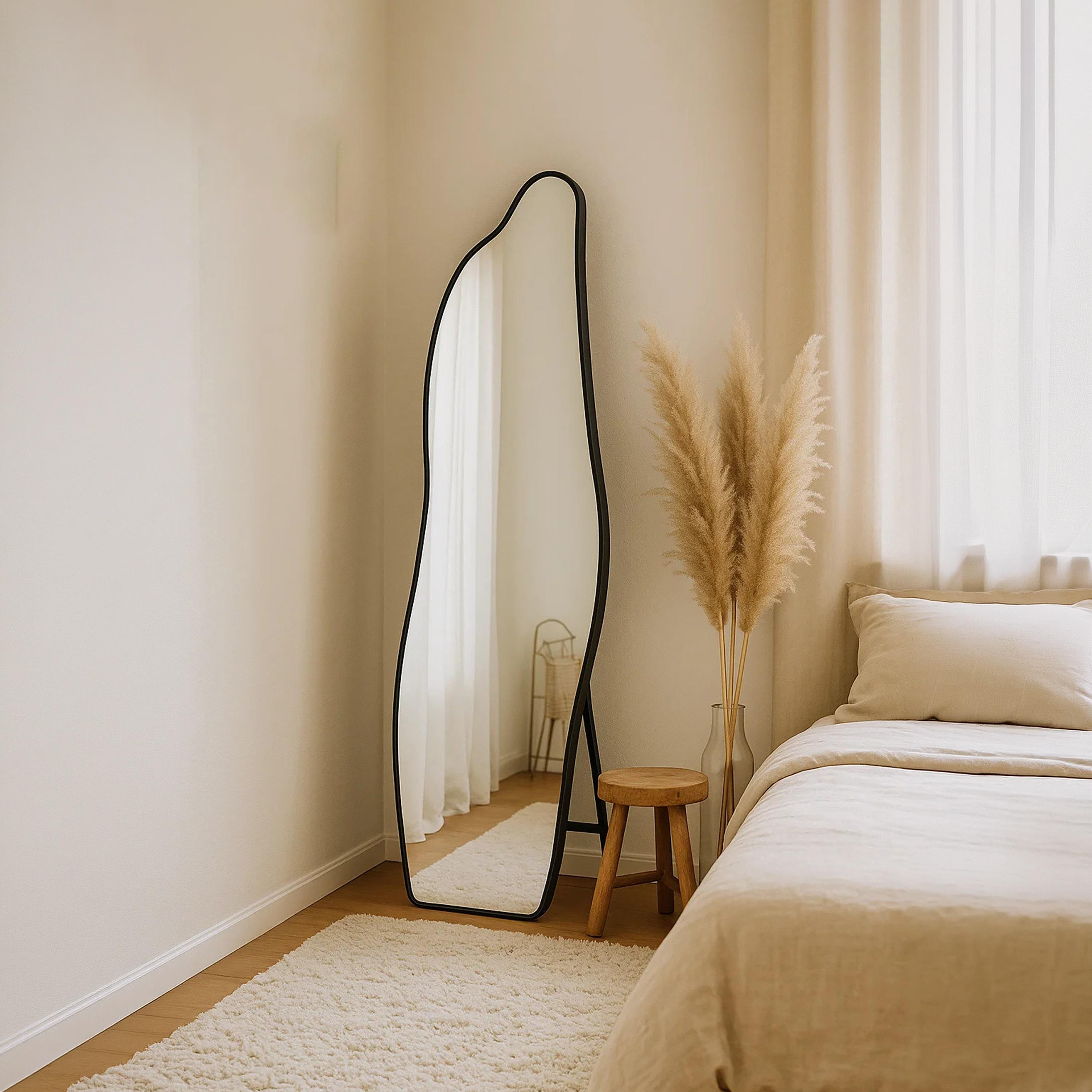 مرآة أرضية بإطار زجاجي متموج أسود من ماريا هومز-household-walldecorandmirrors-mirrors-wallmirrors-image-2
