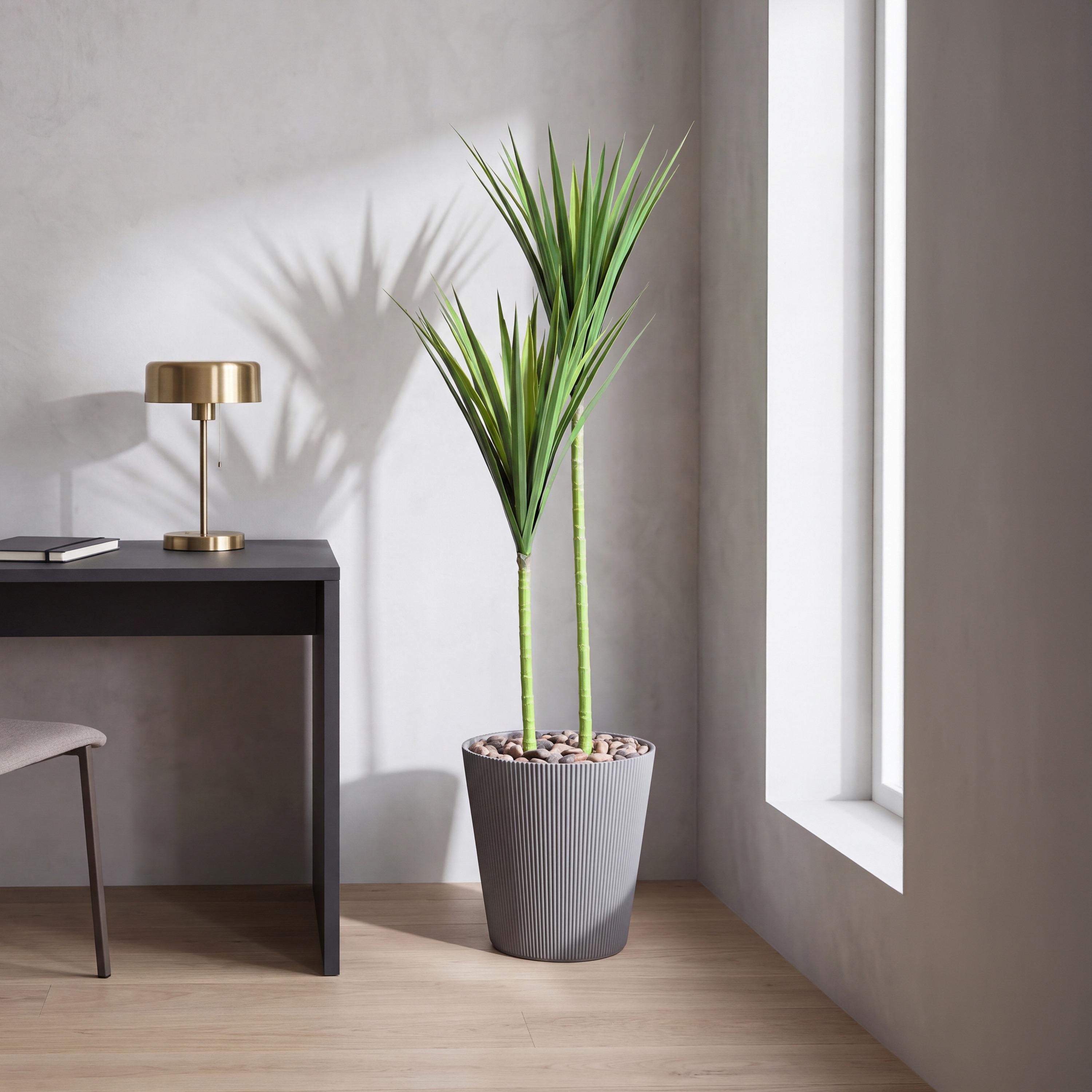 نبتة يوكا صناعية بأصيص من ماريا هومز-household-gardenandoutdoor-artificialflowersandplants-flowers-image-1