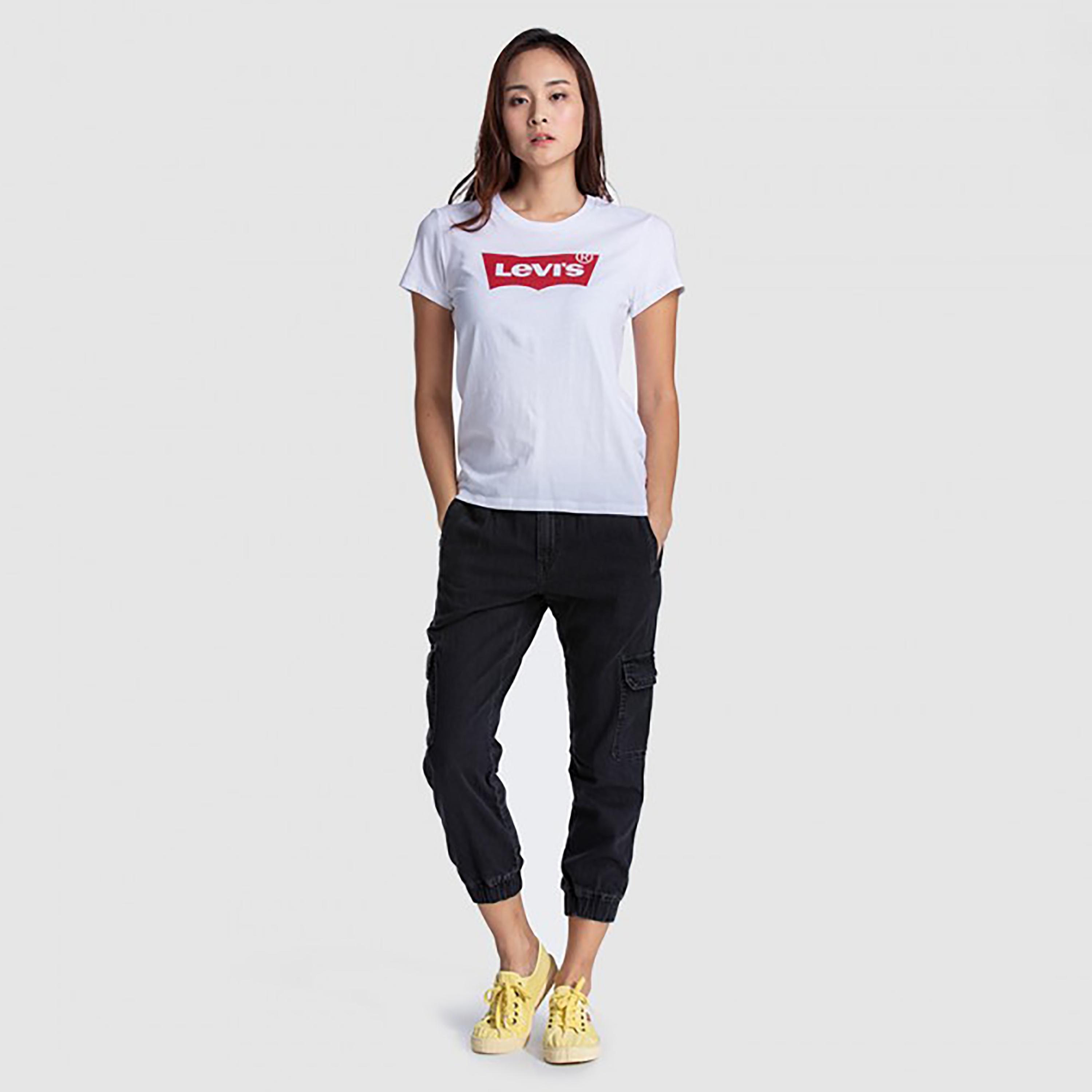 تيشيرت ليفايز بأكمام قصيرة وياقة دائرية مع شعار-women-clothing-tshirts-image-1
