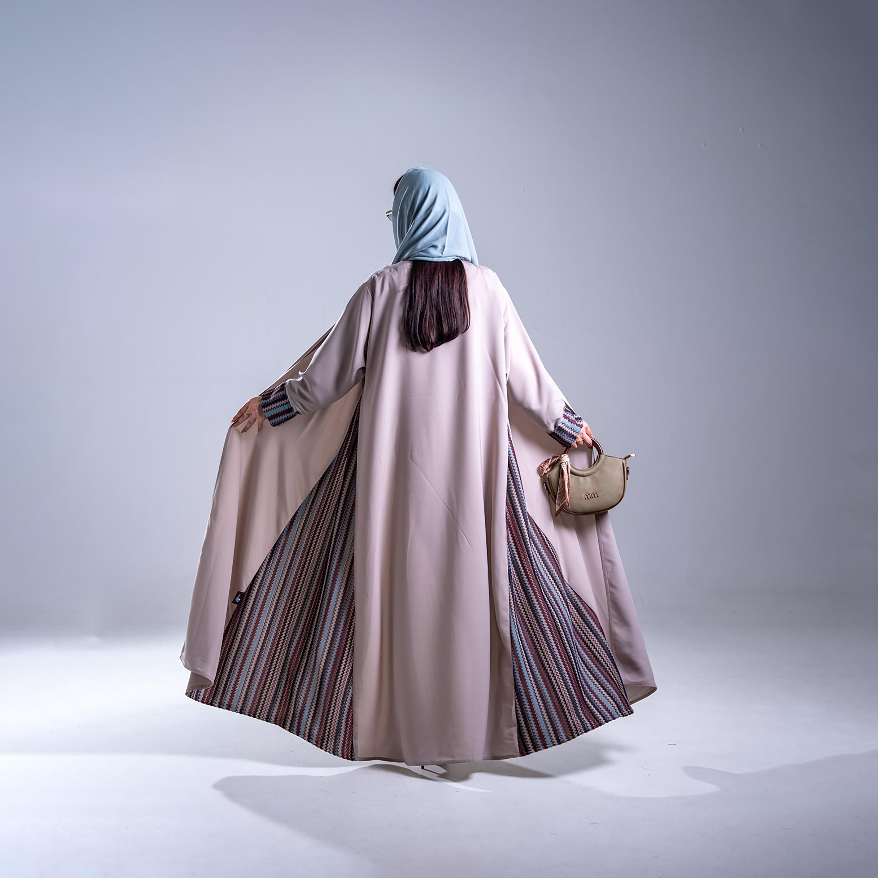 Elegant Hijab Chevron Panelled Crepe Women's Flared Half Cloche Abaya-women-arabicclothing-abayas-image-4
