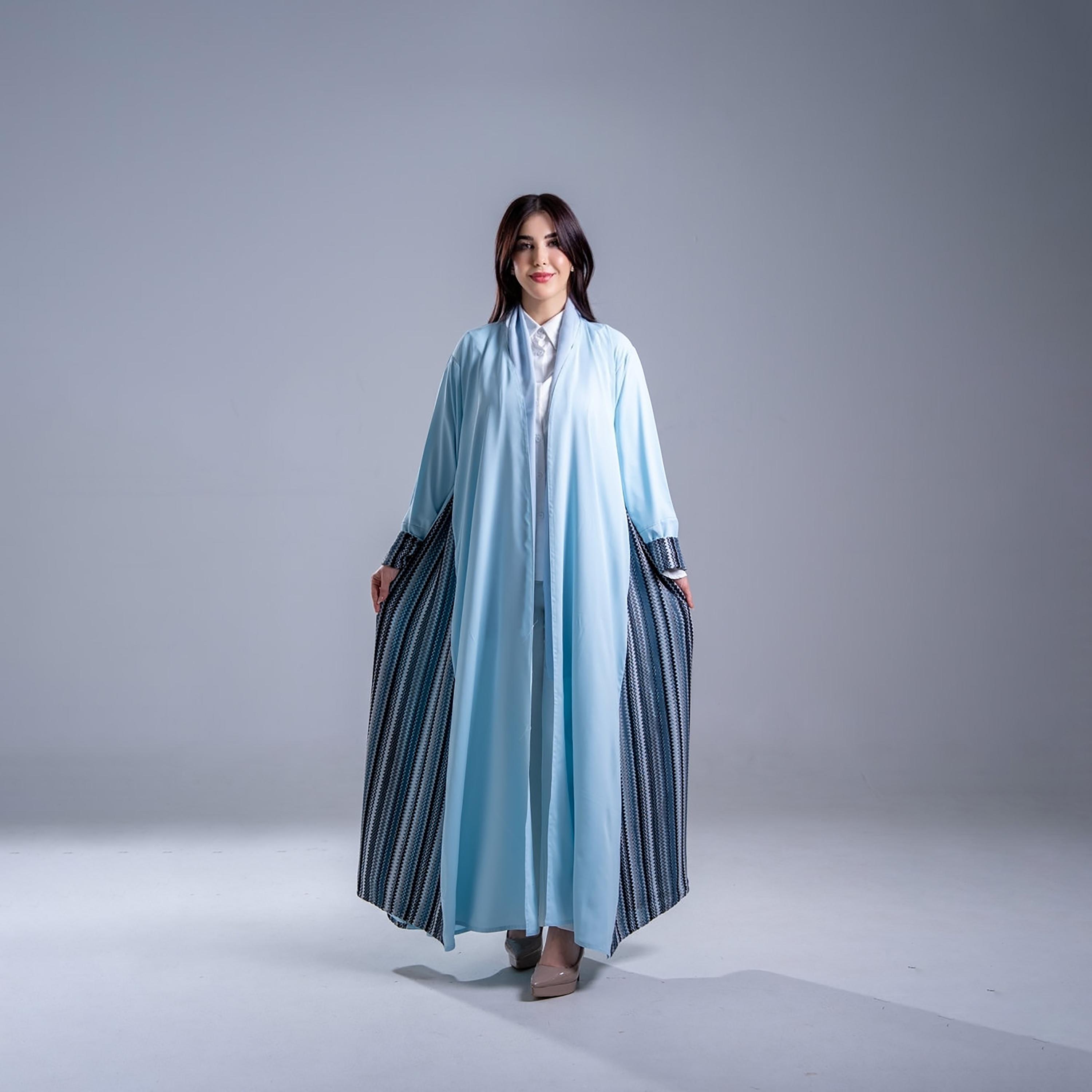 عباية كريب نسائية بقصة نصف كلوش واسعة مع ألواح بتصميم "شيفرون" من إليجانت حجاب-women-arabicclothing-abayas-image-1