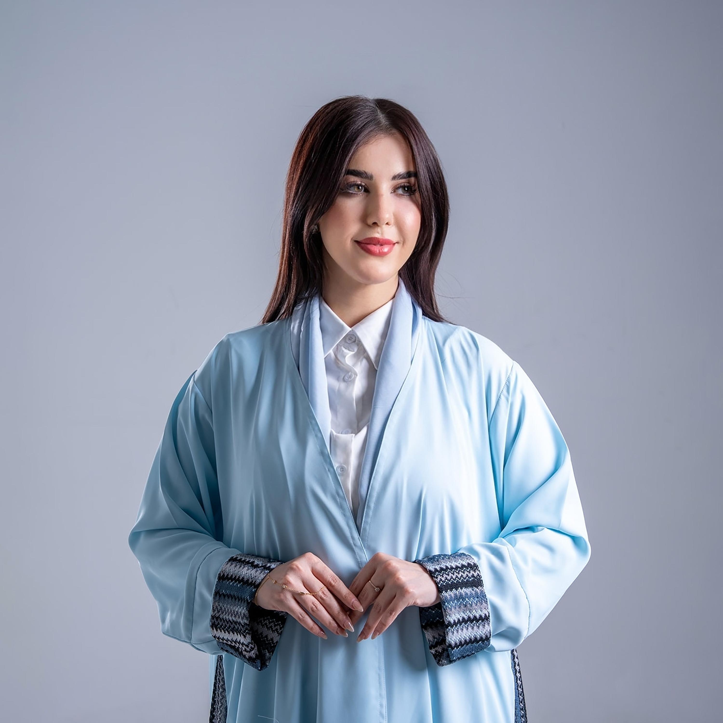 عباية كريب نسائية بقصة نصف كلوش واسعة مع ألواح بتصميم "شيفرون" من إليجانت حجاب-women-arabicclothing-abayas-image-2