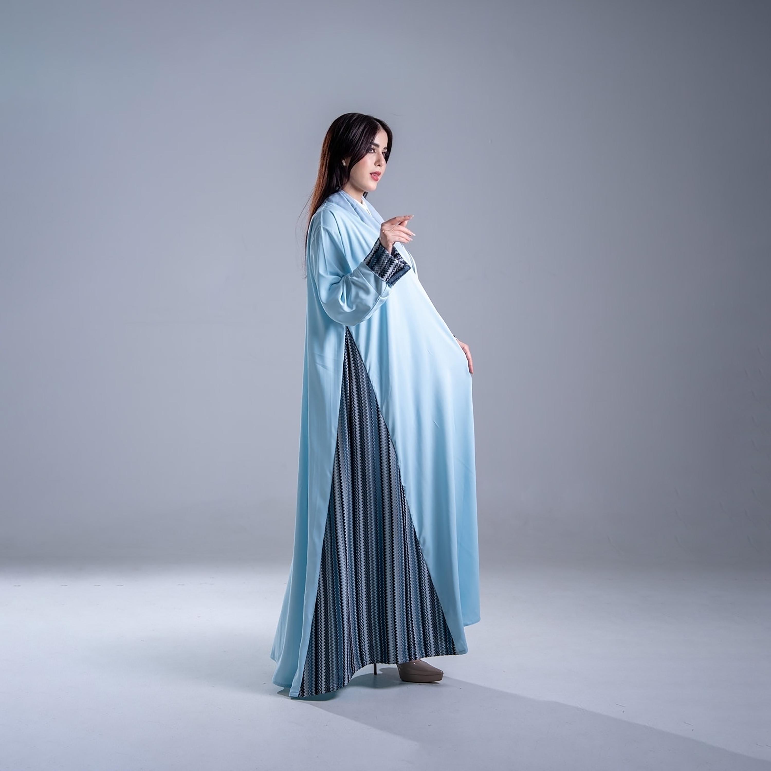 عباية كريب نسائية بقصة نصف كلوش واسعة مع ألواح بتصميم "شيفرون" من إليجانت حجاب-women-arabicclothing-abayas-image-3