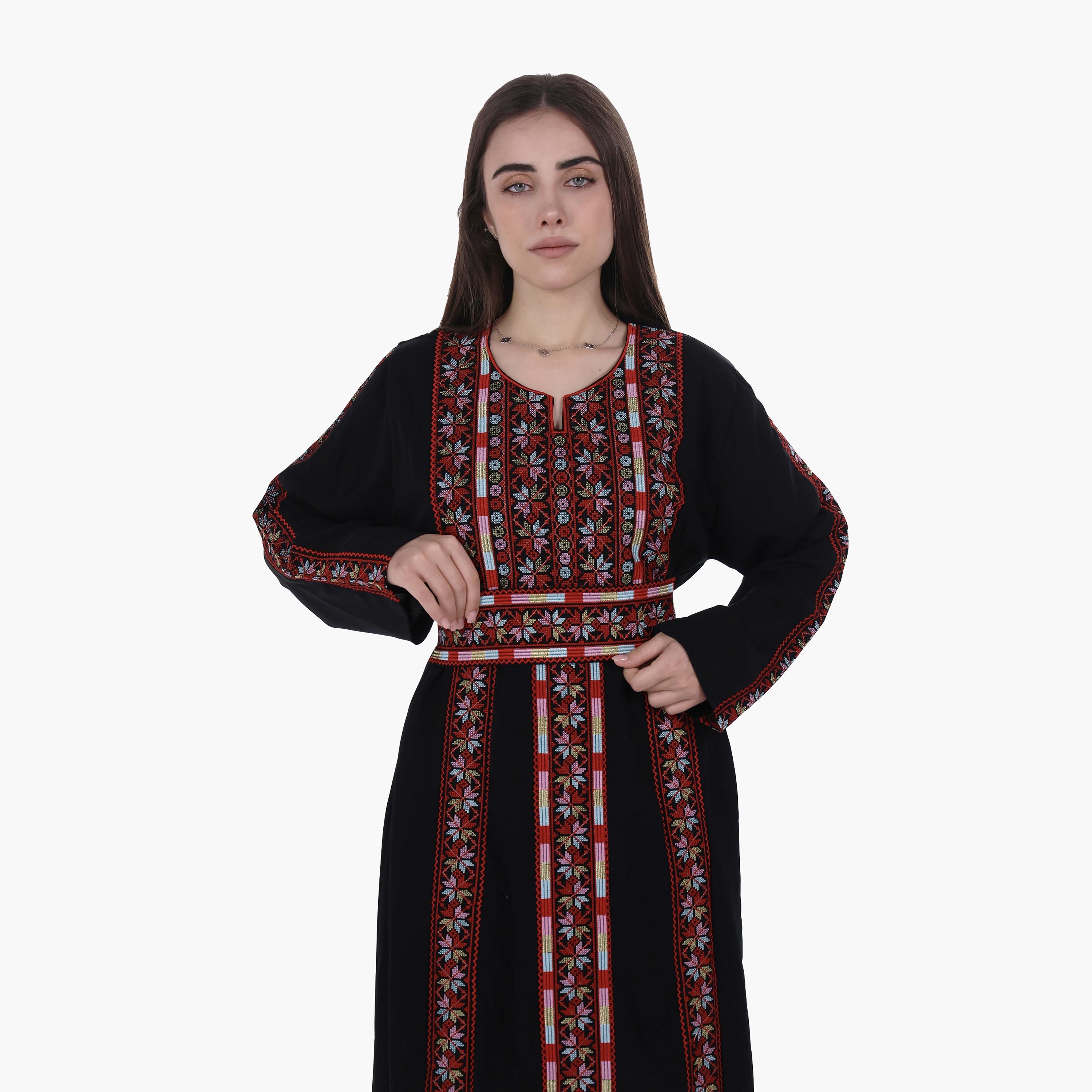 جلابية نسائية بتطريز فلاحي وحزام قماش كريب - أسود من البنت الشرقية-women-arabicclothing-jalabiyas-image-2