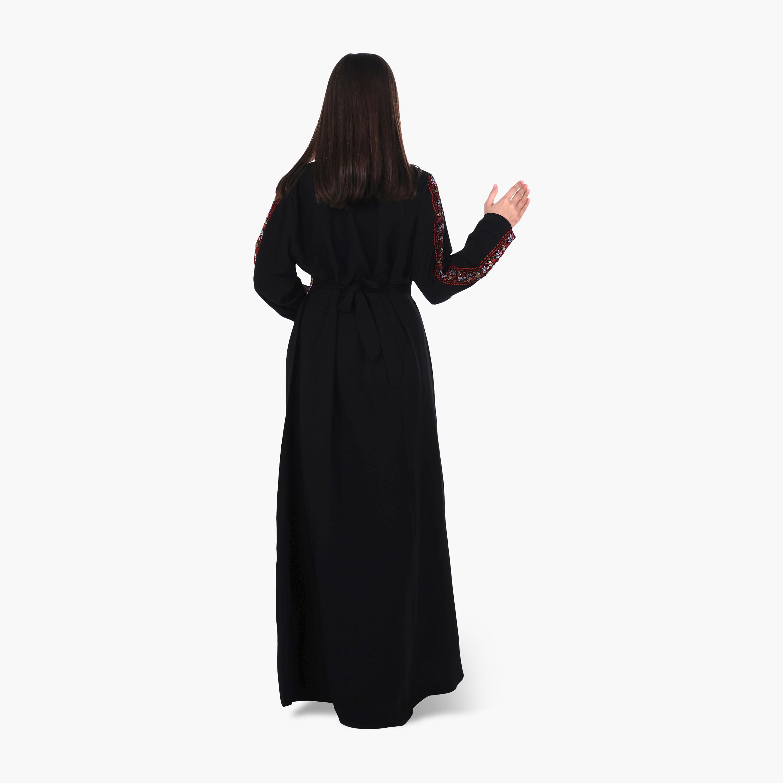 جلابية نسائية بتطريز فلاحي وحزام قماش كريب - أسود من البنت الشرقية-women-arabicclothing-jalabiyas-image-3