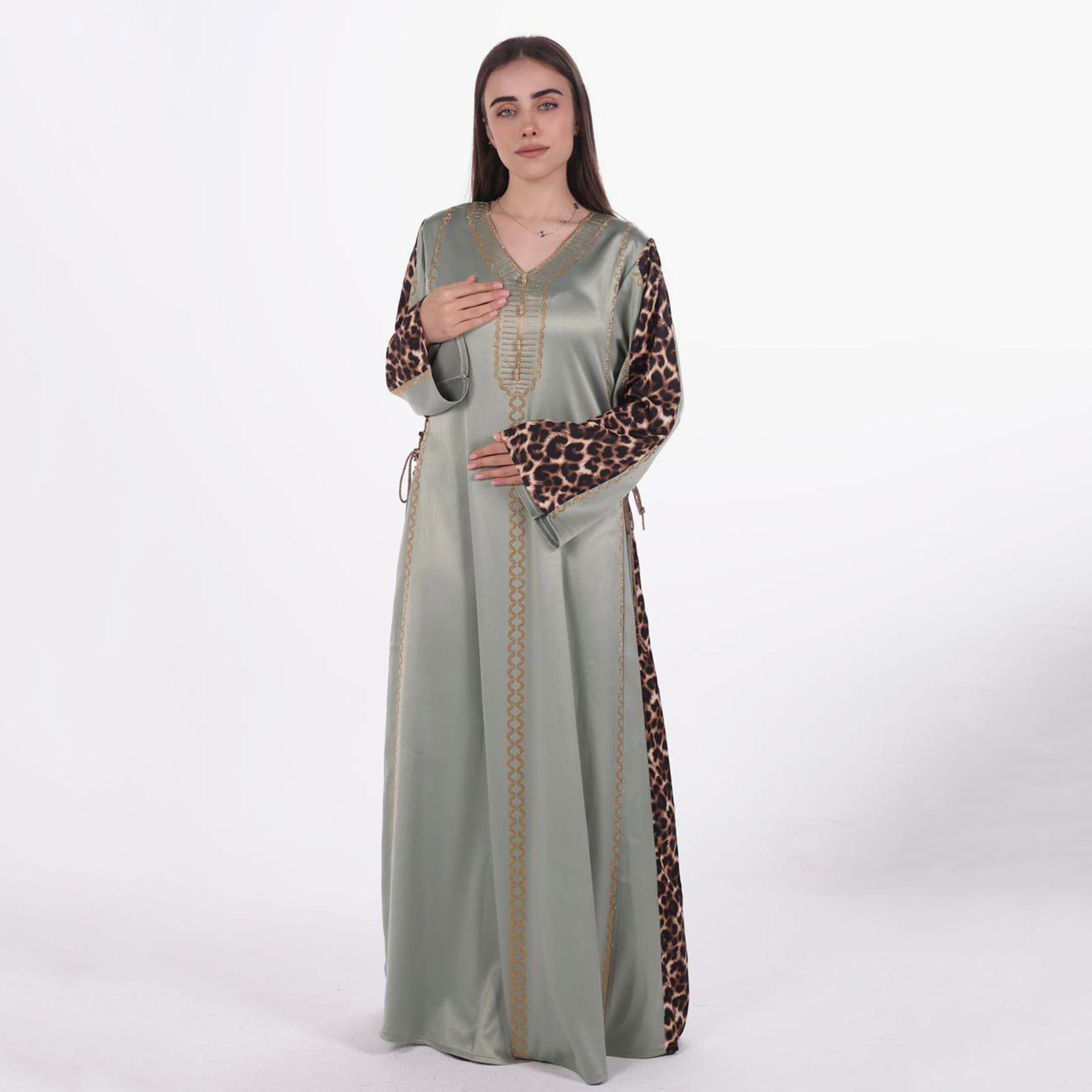 جلابية سهرة نسائية بأكمام بنقشة حيوانية وفصوص قماش ساتان من البنت الشرقية-women-arabicclothing-jalabiyas-image-1